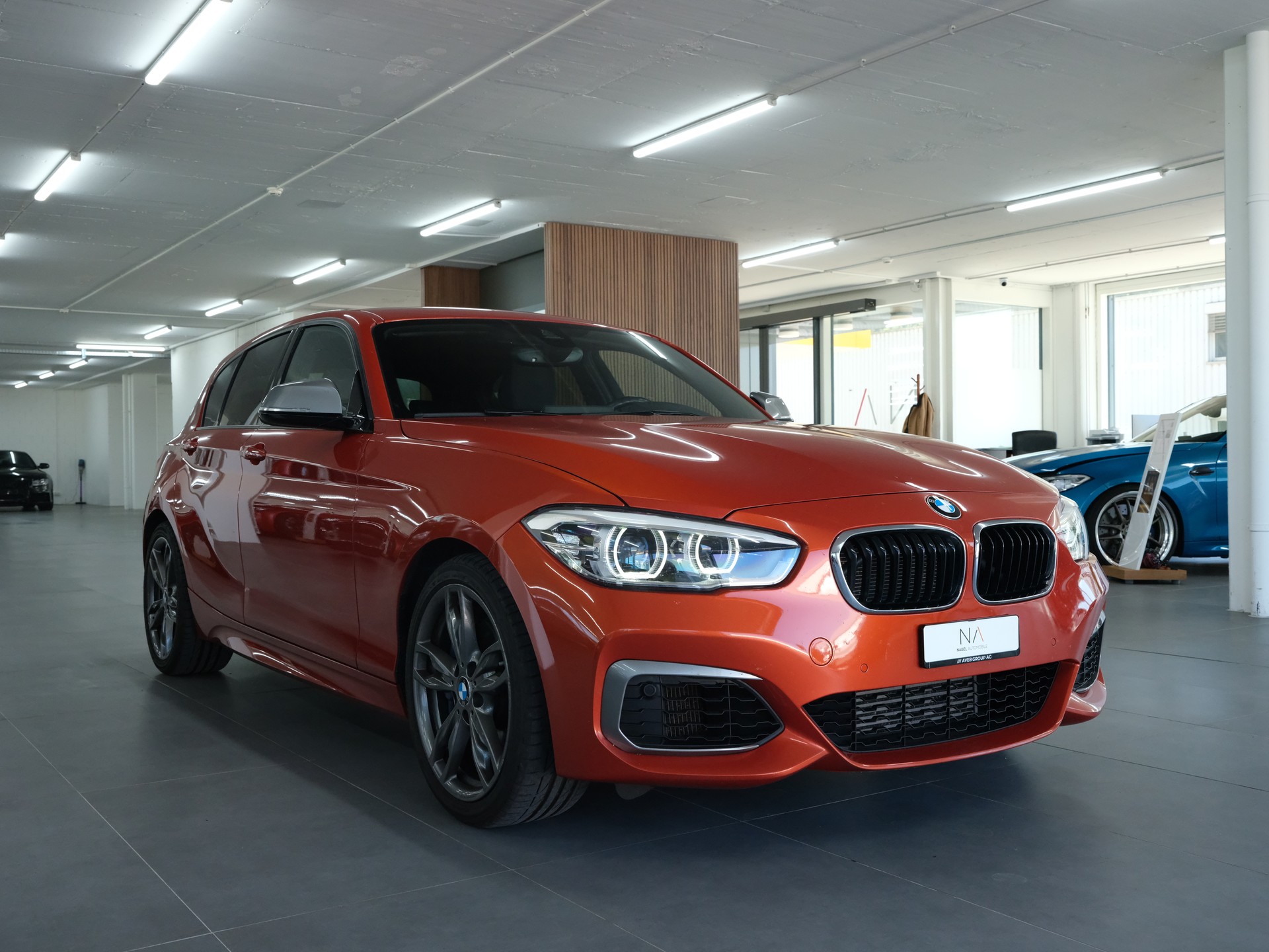 BMW M135i Steptronic *Sportabgassanlage* M Performance* *Individual*-showroom-element-1