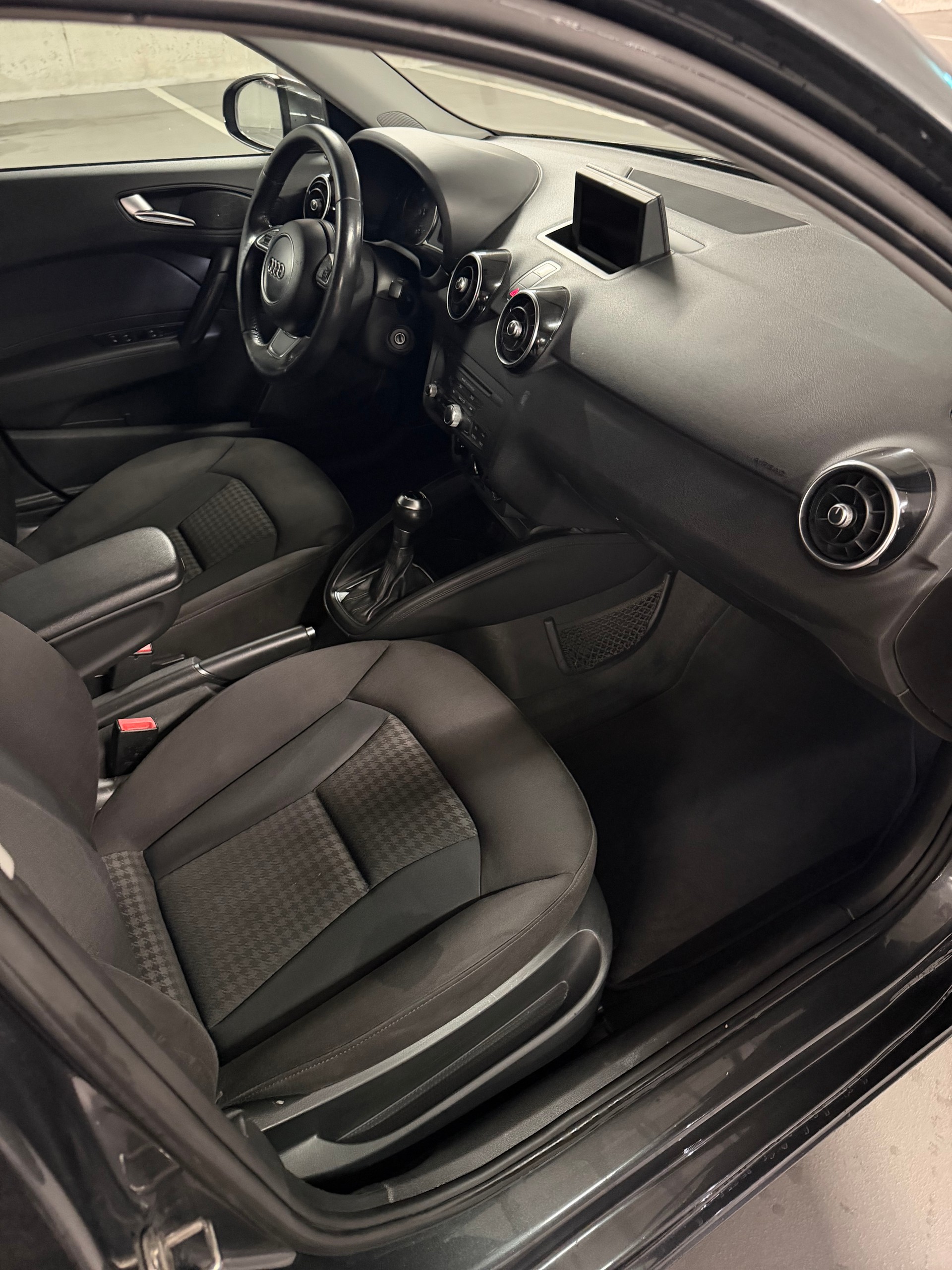 AUDI A1 Sportback 1.4 TFSI Attraction S-tronic-image-10