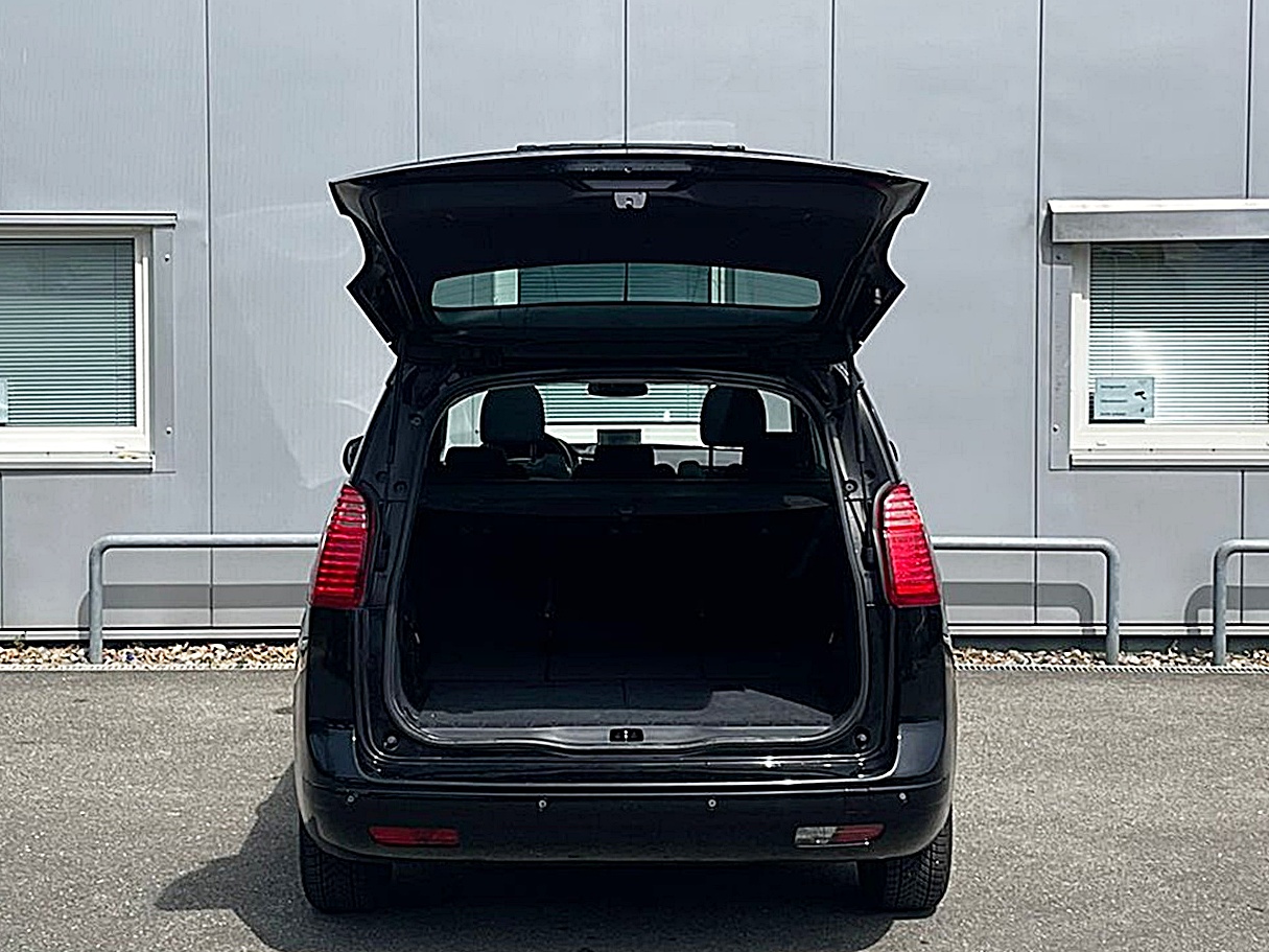 PEUGEOT 5008 1.2 Pure Tech Sensation-image-7