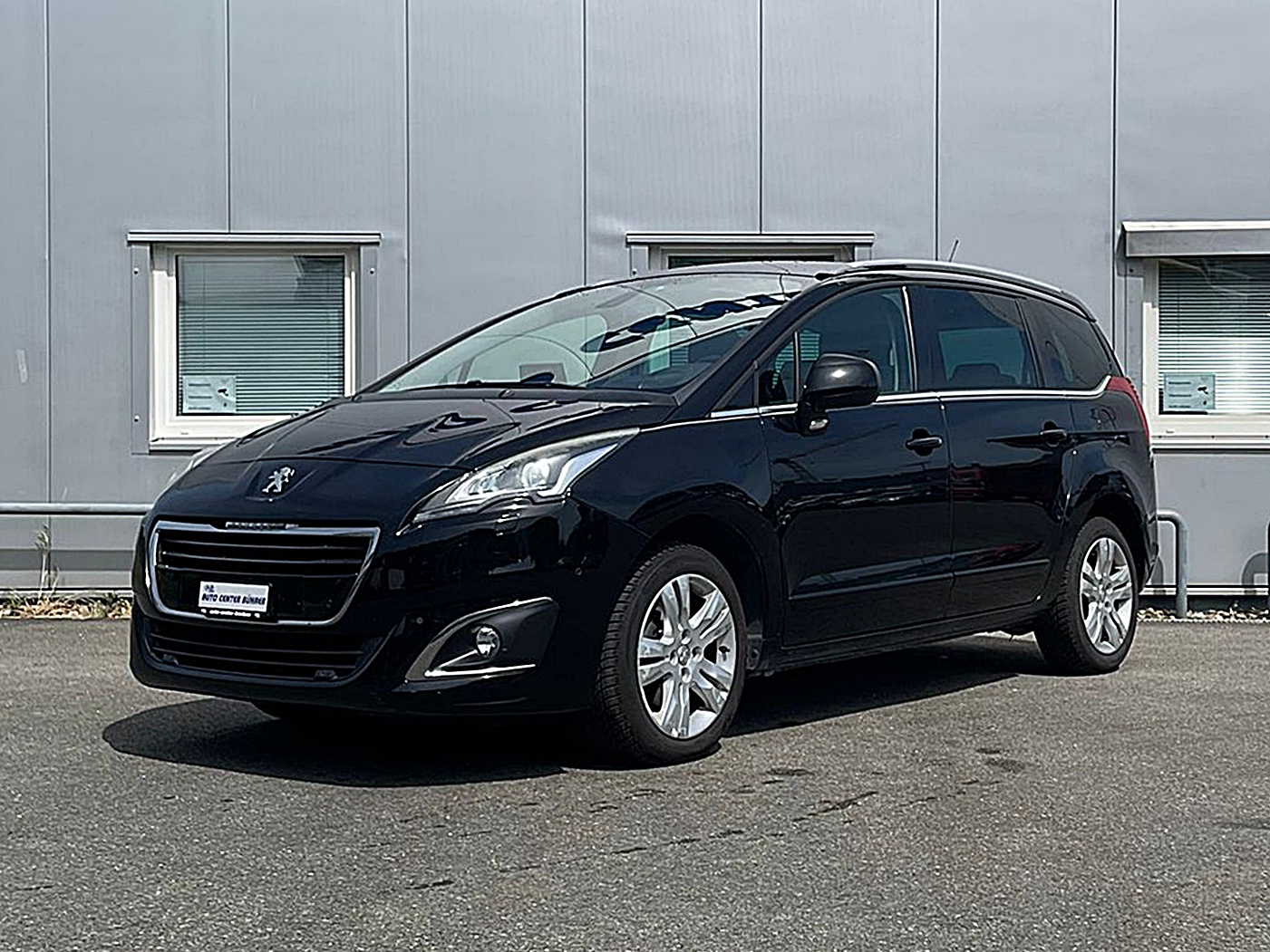 PEUGEOT 5008 1.2 Pure Tech Sensation-image-0