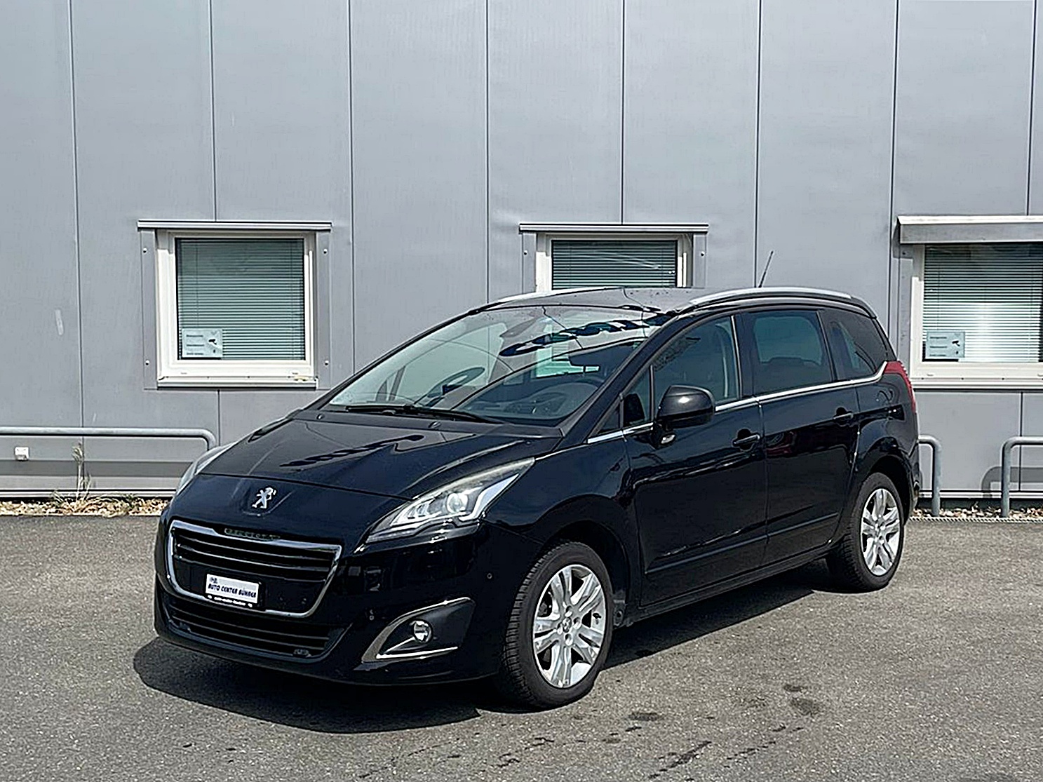 PEUGEOT 5008 1.2 Pure Tech Sensation-image-8