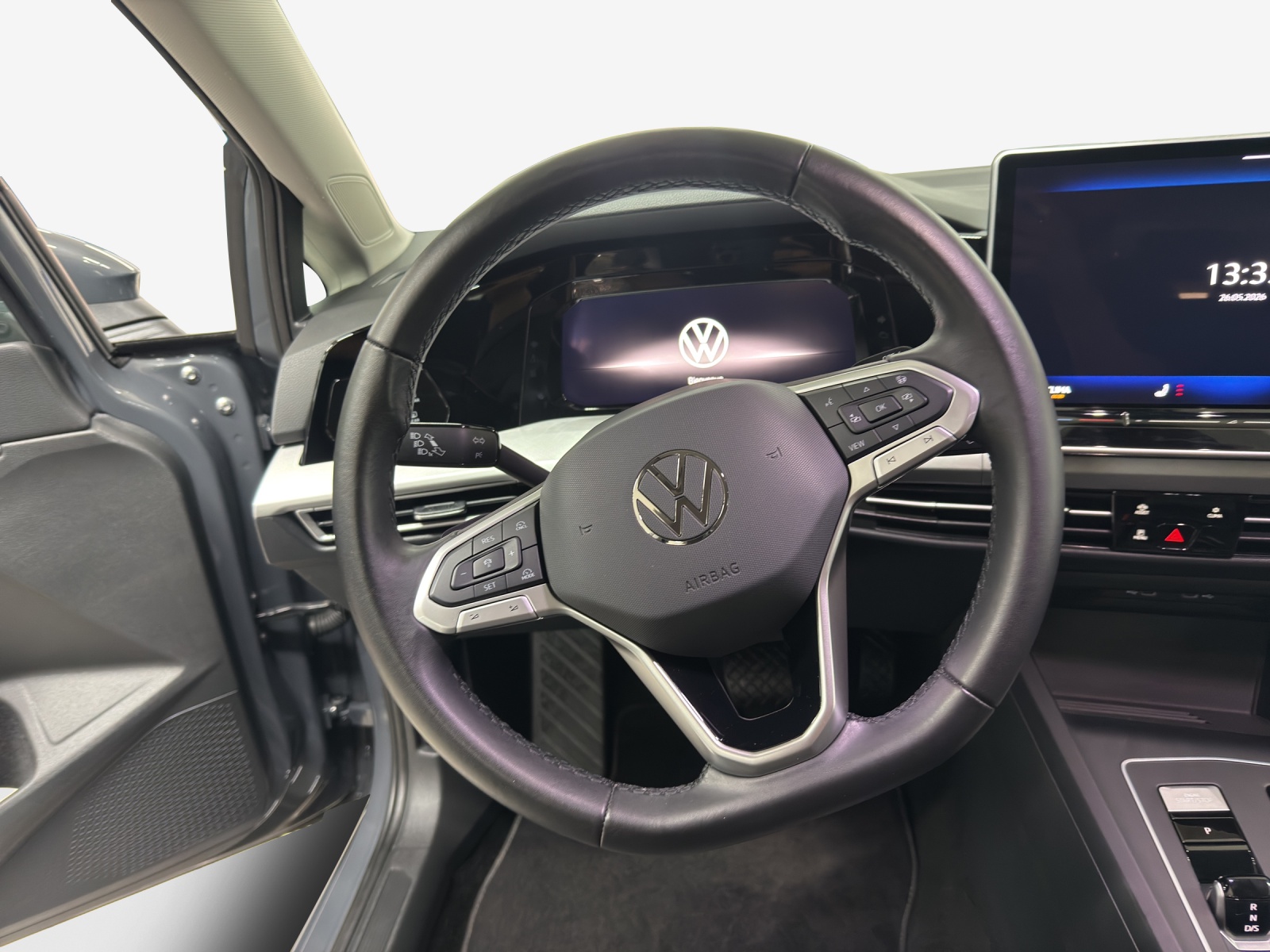 VW Golf 1.5 e TSI mHEV Life DSG-image-9