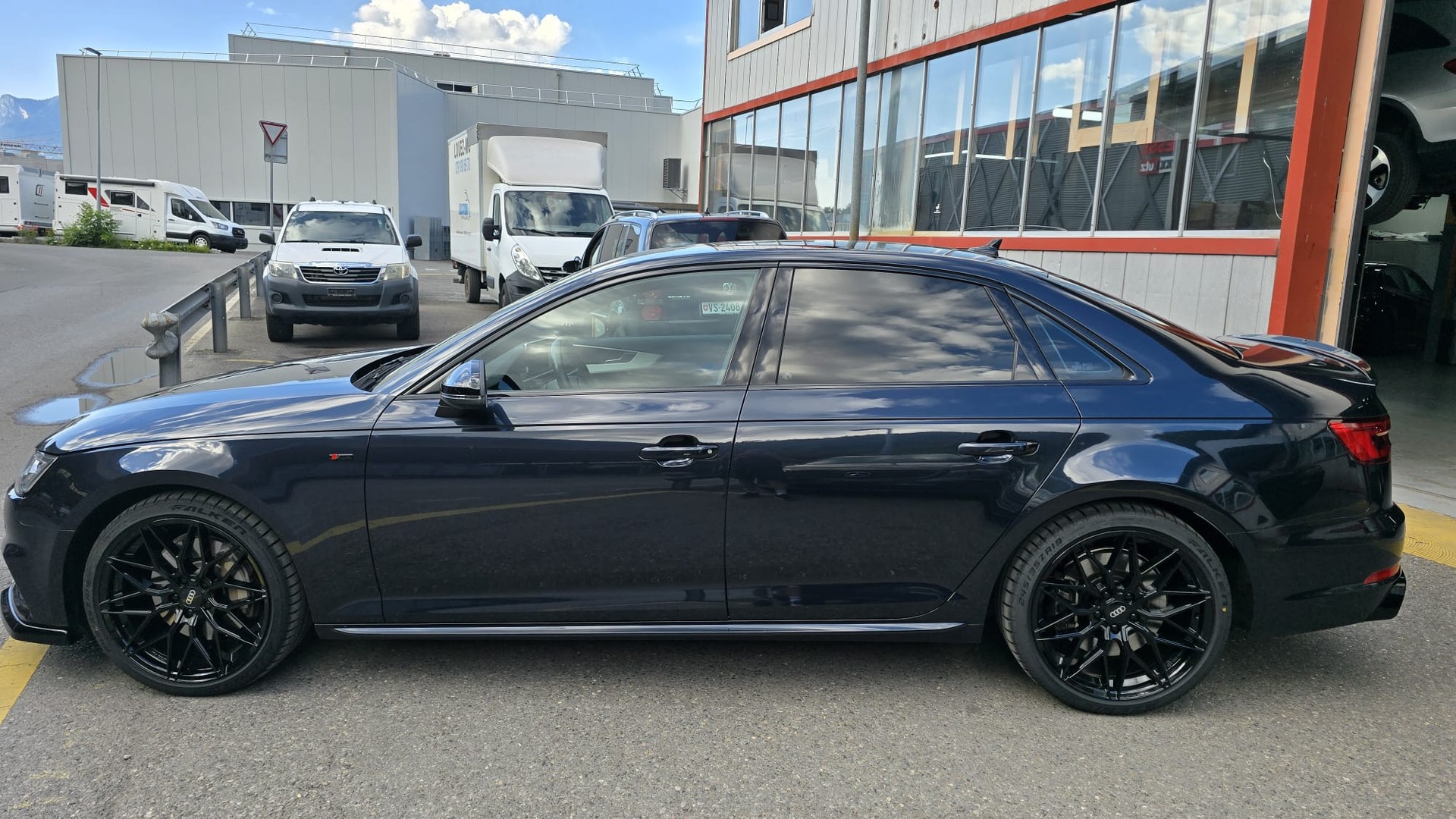 AUDI A4 Limousine 2.0 TFSI Sport quattro S-tronic-image-3