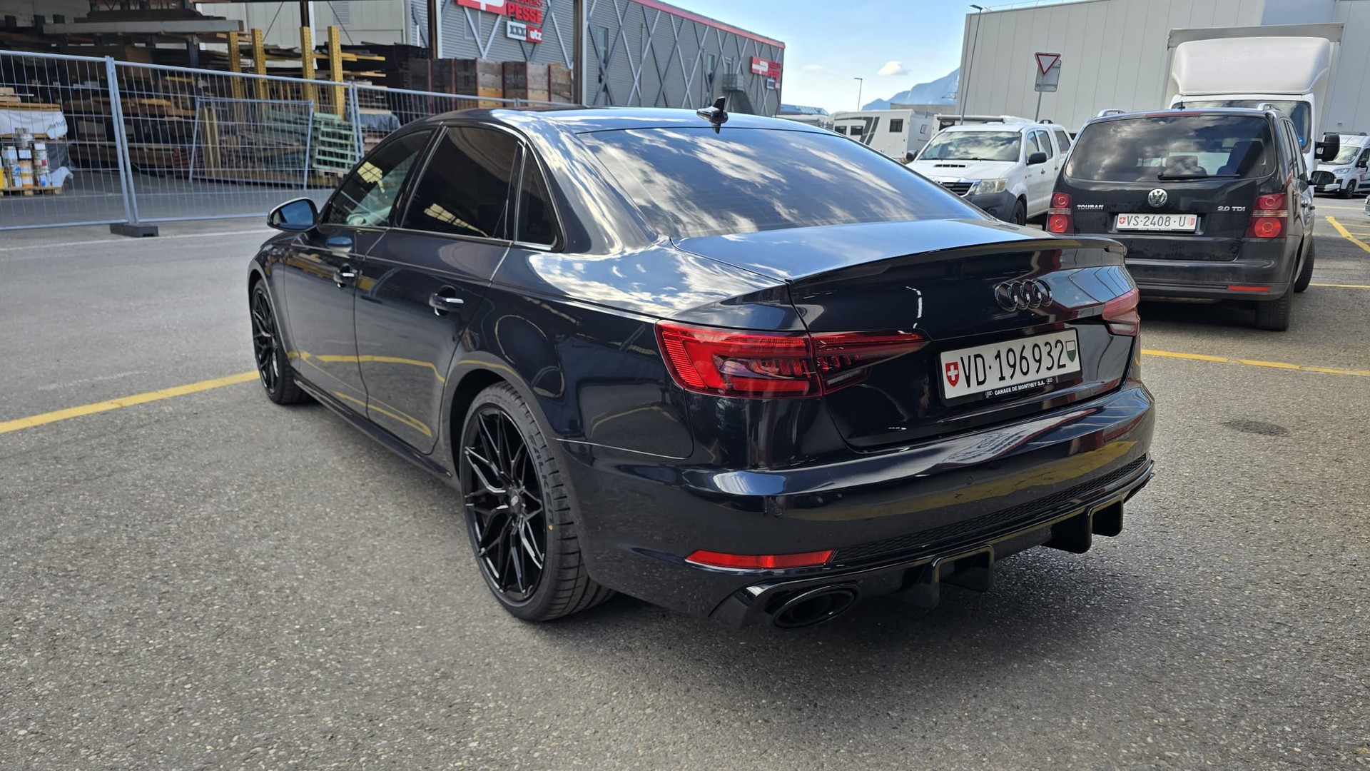 AUDI A4 Limousine 2.0 TFSI Sport quattro S-tronic-image-5
