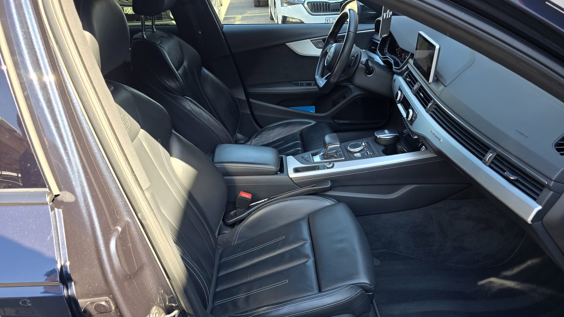 AUDI A4 Limousine 2.0 TFSI Sport quattro S-tronic-image-8