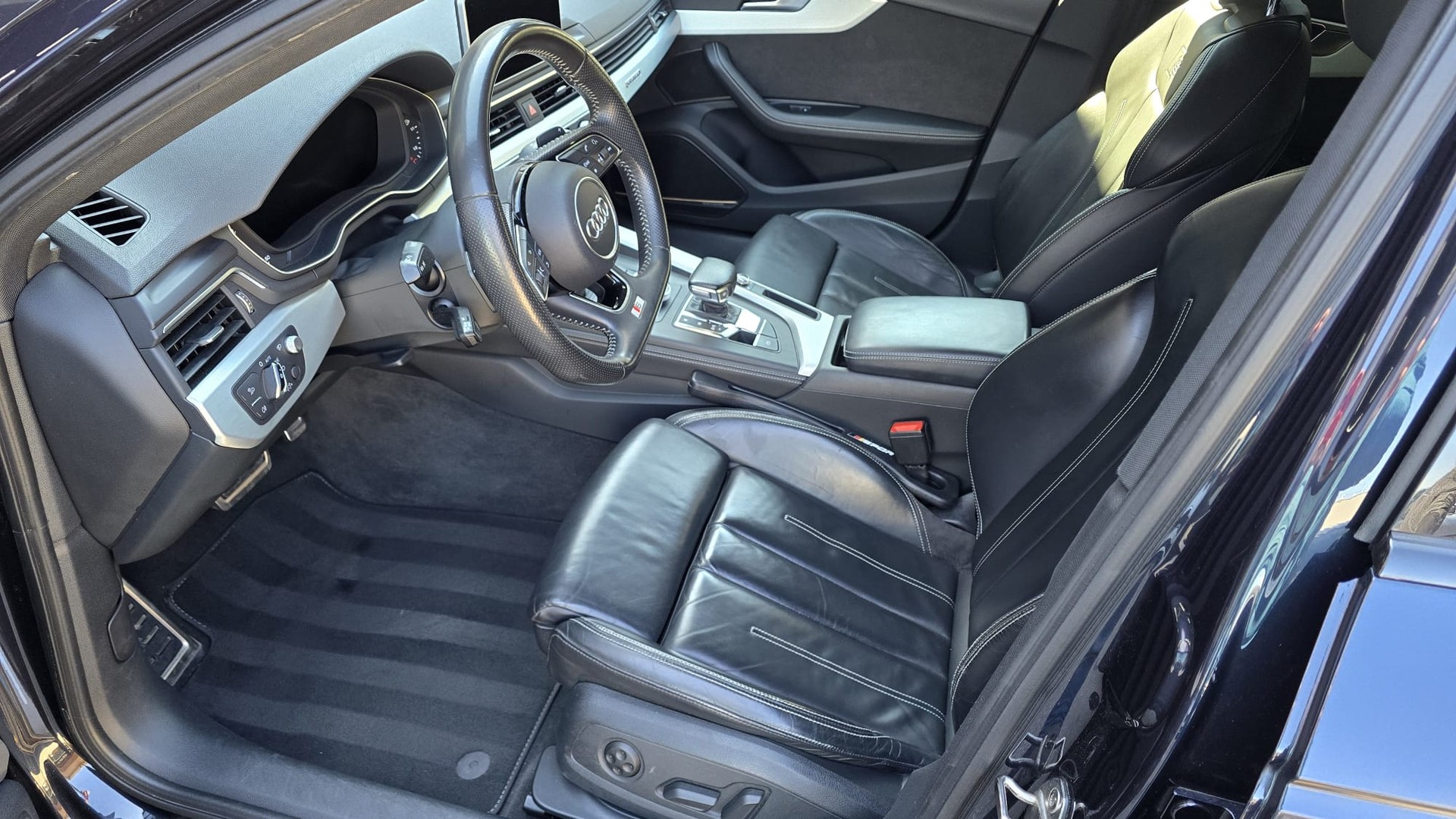 AUDI A4 Limousine 2.0 TFSI Sport quattro S-tronic-image-7