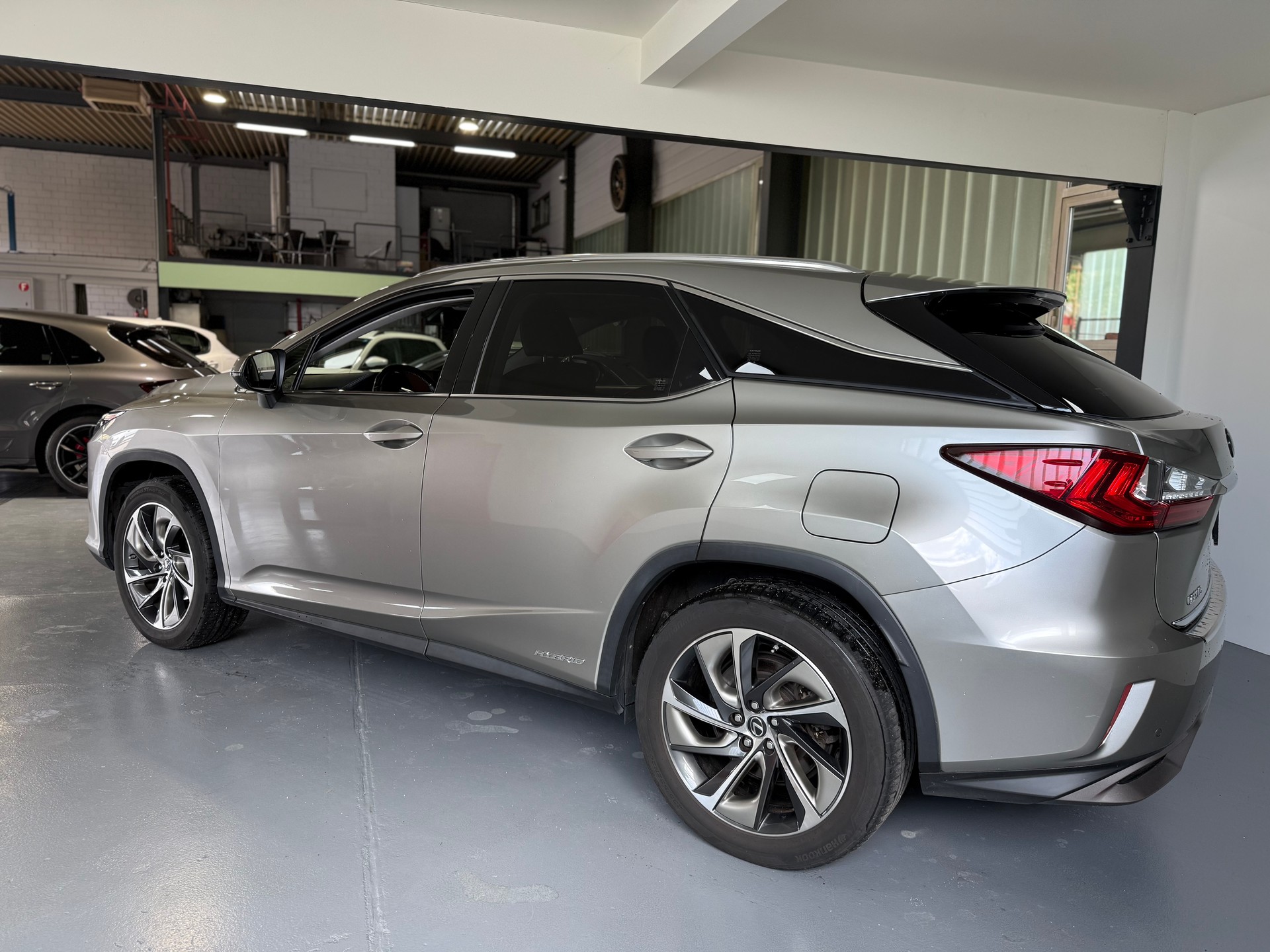 LEXUS RX 450h excellence AWD CVT mit Anhängerkupplung-image-3
