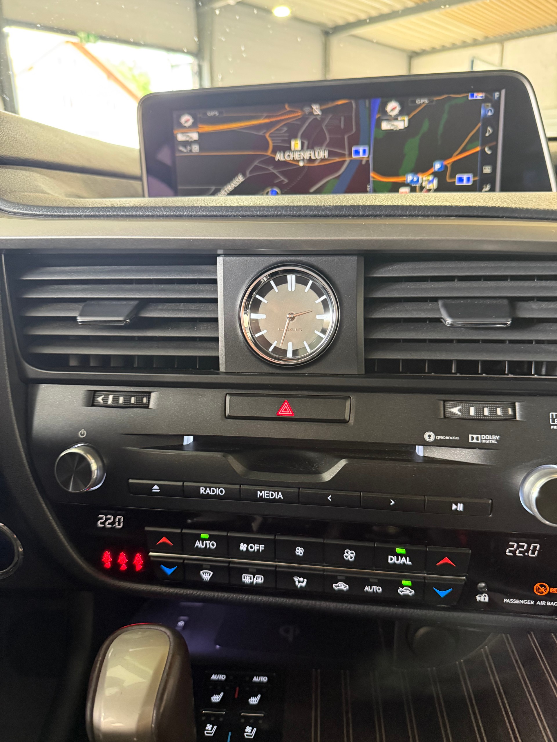 LEXUS RX 450h excellence AWD CVT mit Anhängerkupplung-image-12
