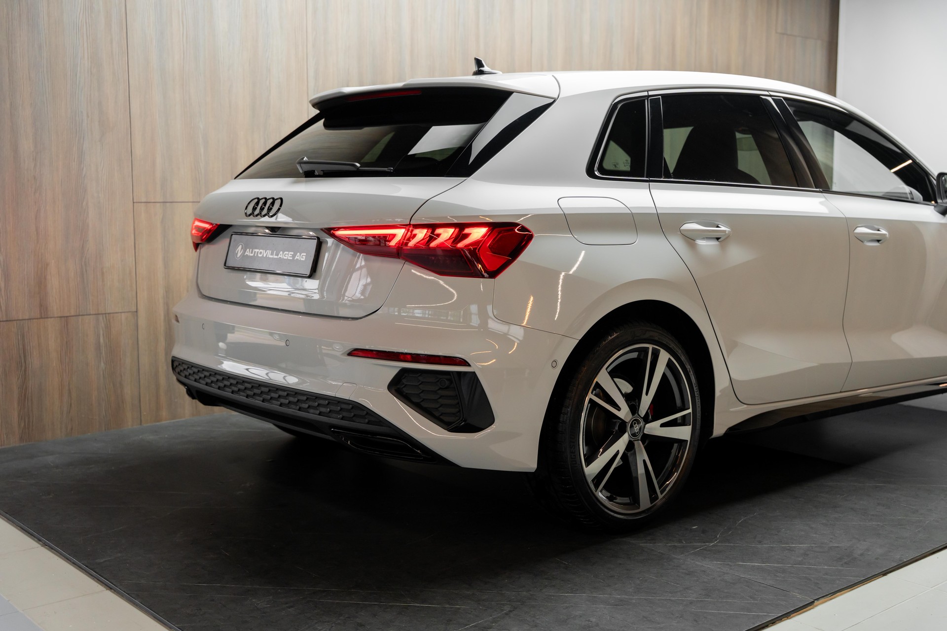 AUDI A3 Sportback 35 TFSI S line Attraction S-tronic-image-28