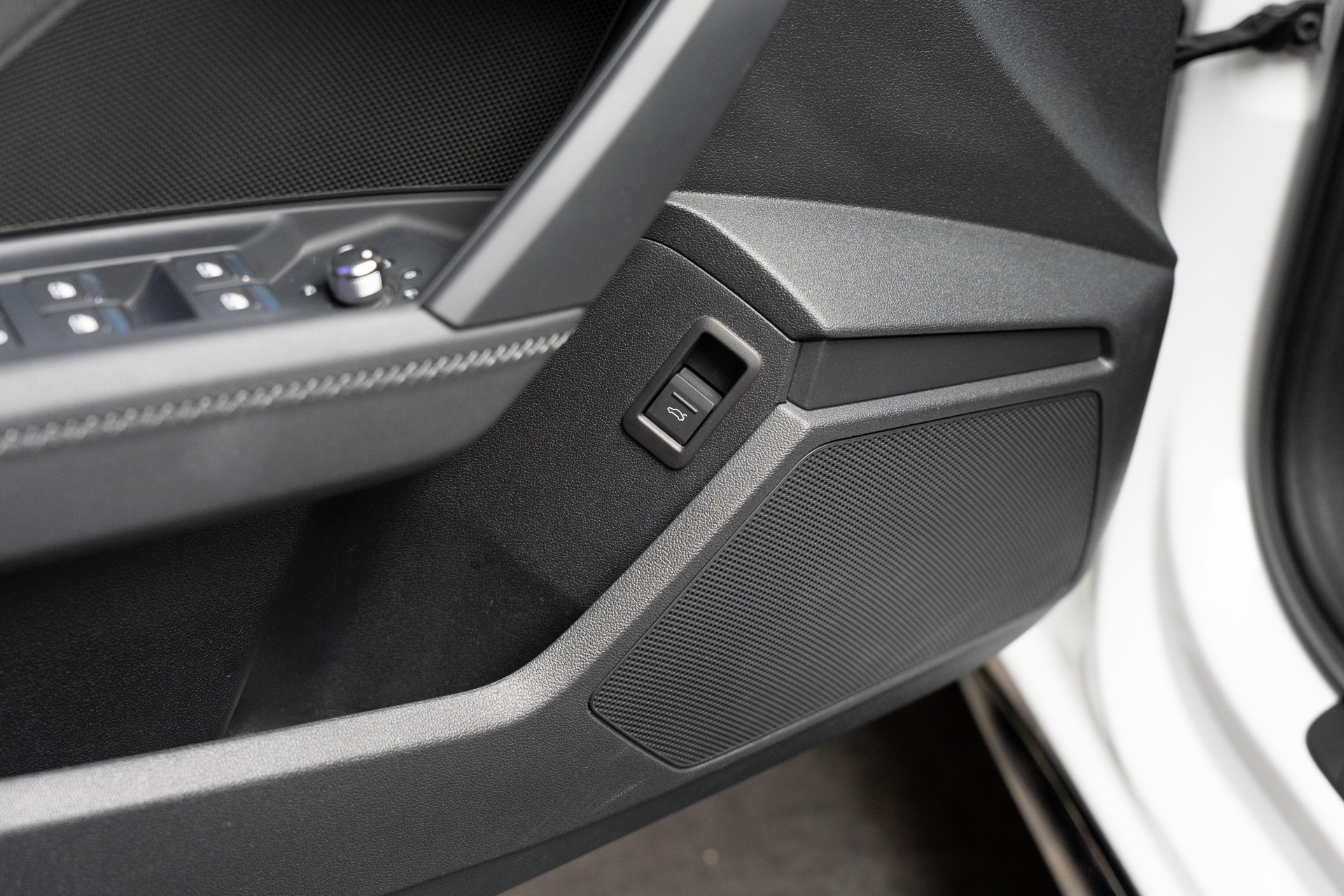 AUDI A3 Sportback 35 TFSI S line Attraction S-tronic-image-22