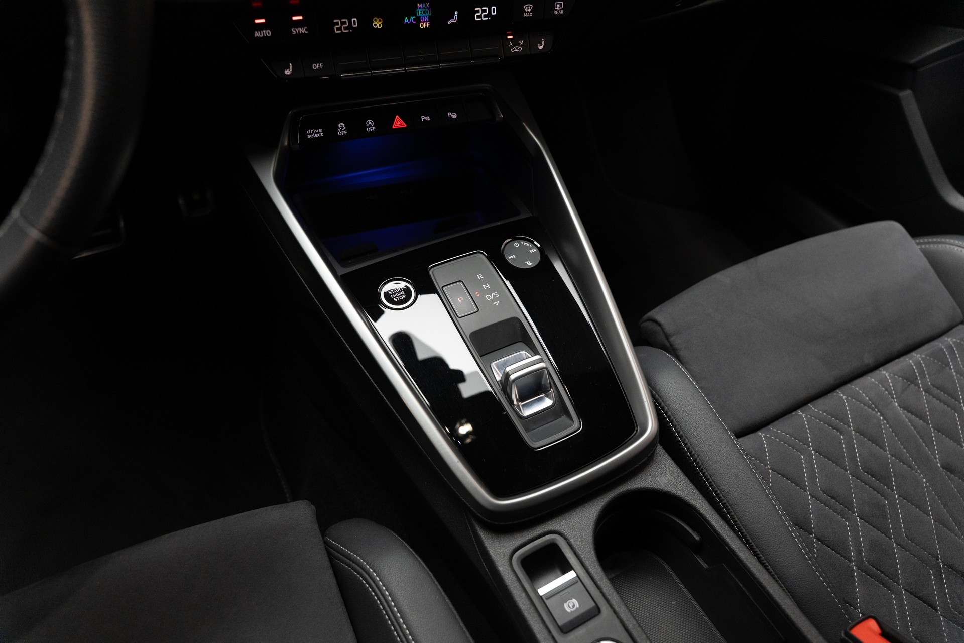 AUDI A3 Sportback 35 TFSI S line Attraction S-tronic-image-12