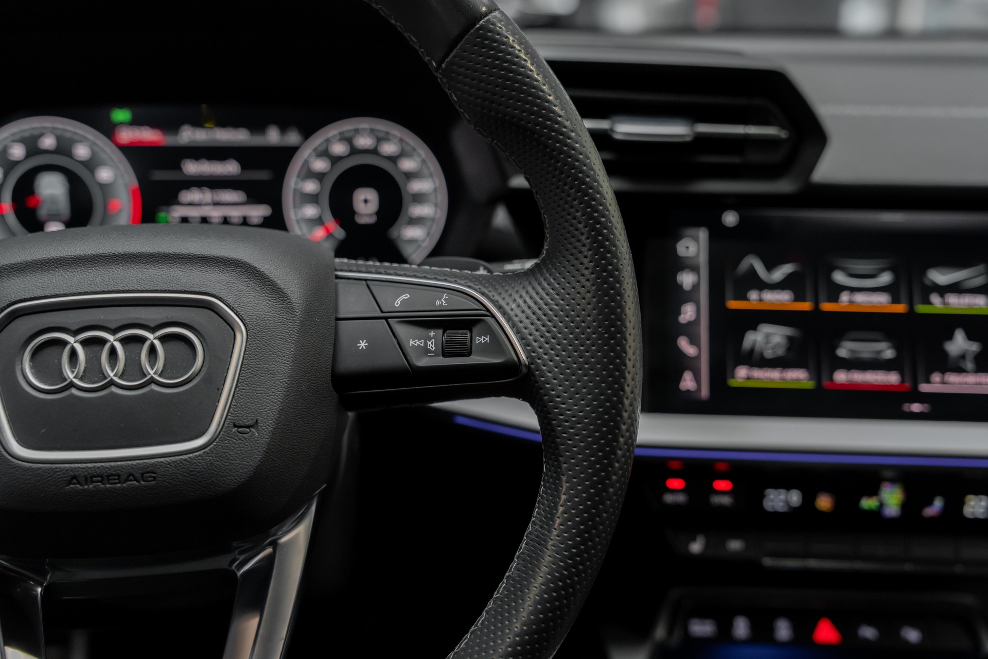 AUDI A3 Sportback 35 TFSI S line Attraction S-tronic-image-18