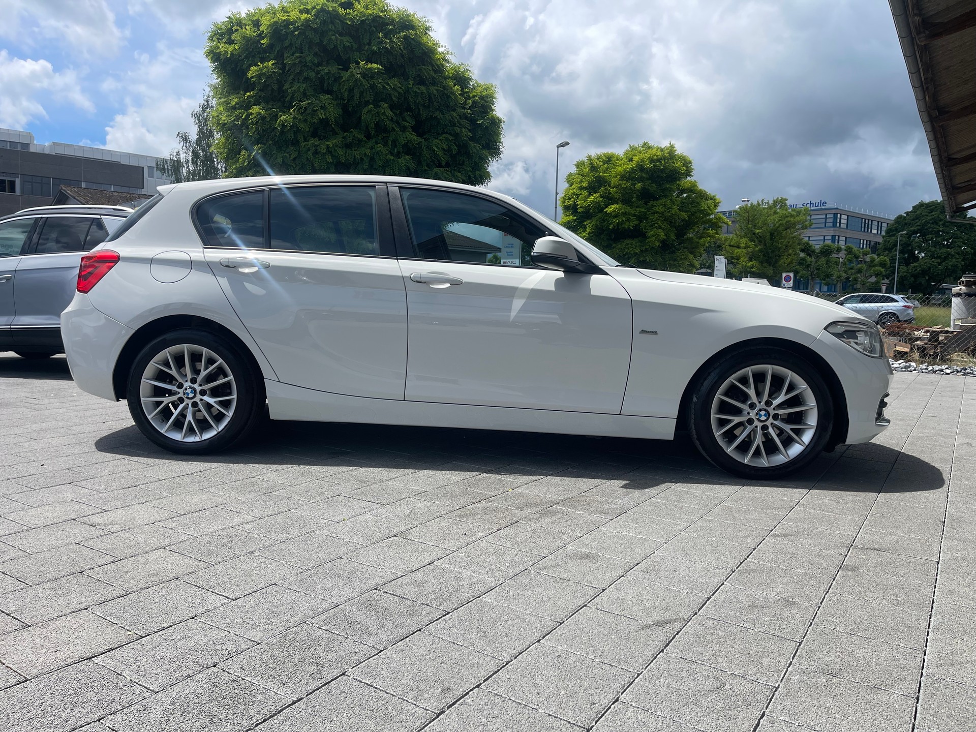 BMW 118i Sport Line Steptronic-image-4