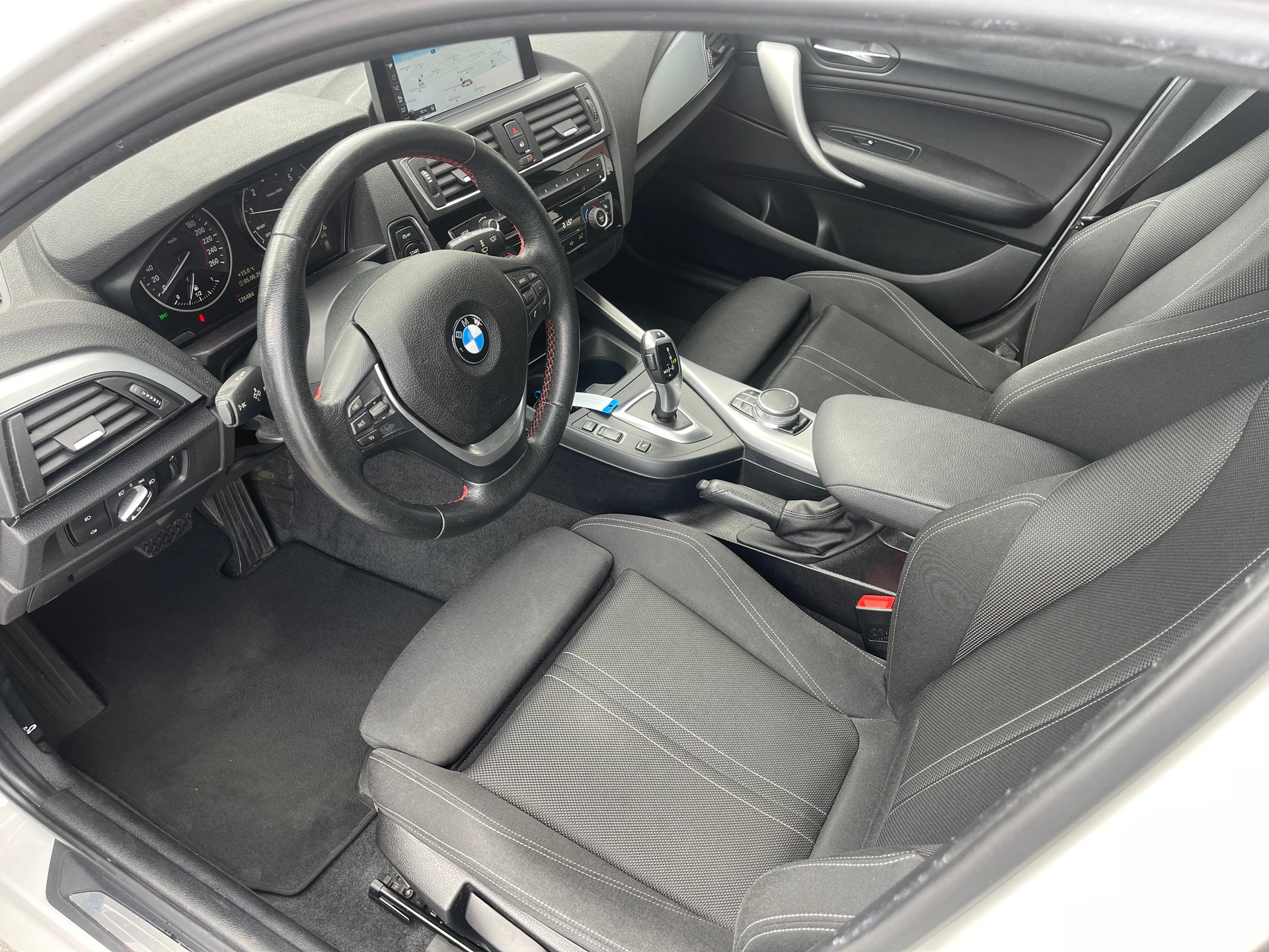 BMW 118i Sport Line Steptronic-image-12