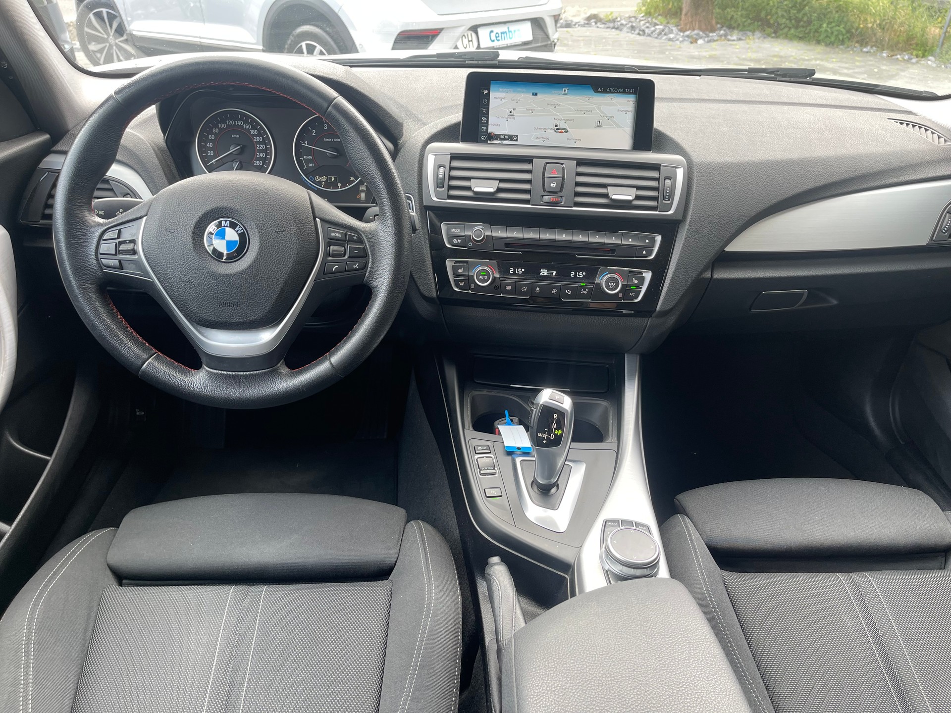BMW 118i Sport Line Steptronic-image-11