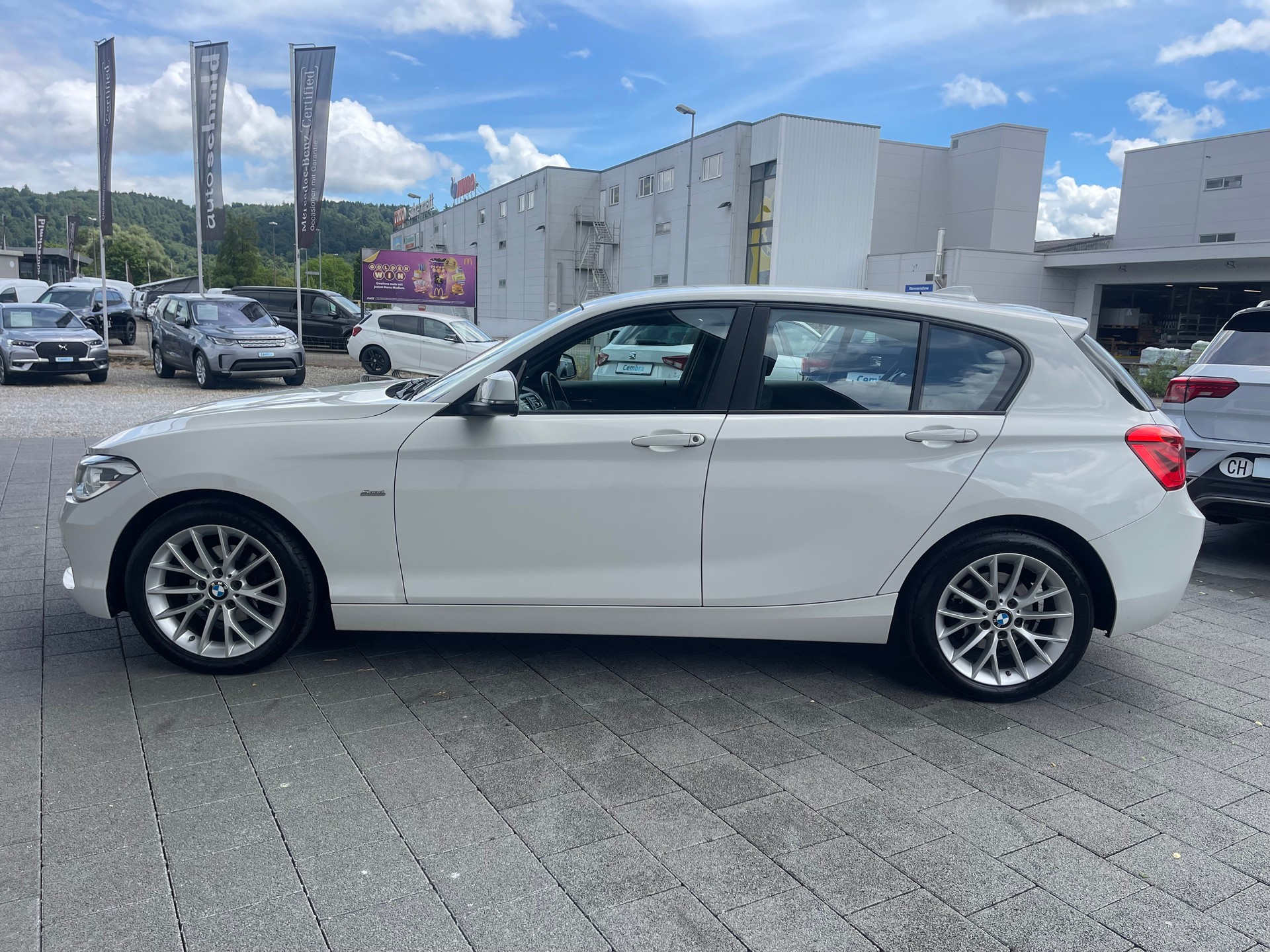BMW 118i Sport Line Steptronic-image-5