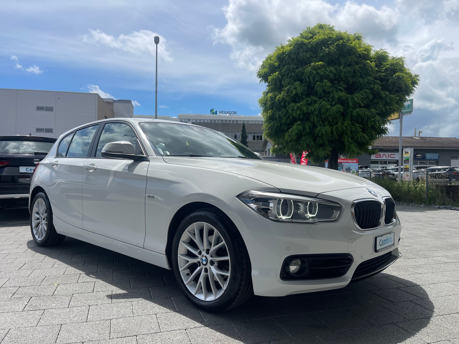 BMW 118i Sport Line Steptronic-image-2