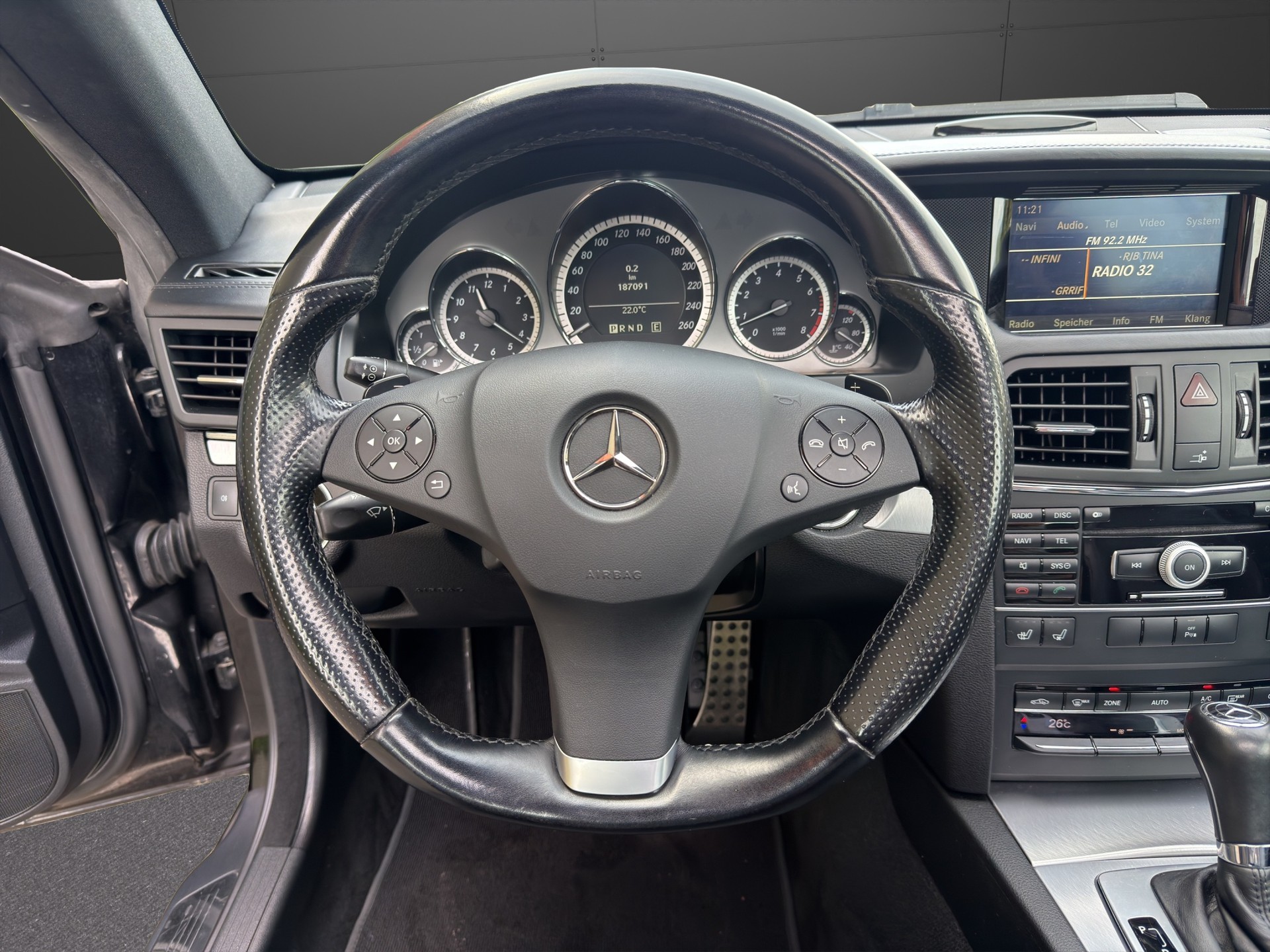 MERCEDES-BENZ E 350 CGI BlueEfficiency 7G-Tronic-image-11
