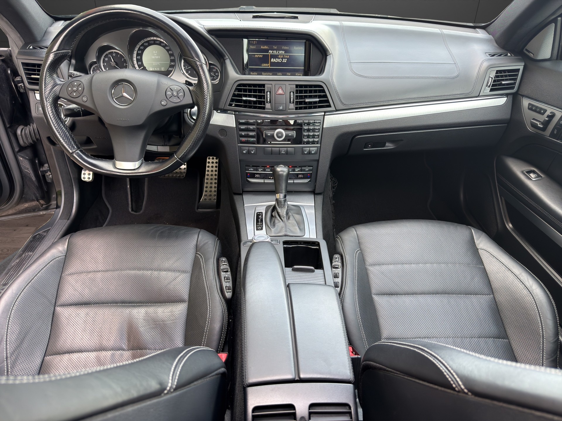 MERCEDES-BENZ E 350 CGI BlueEfficiency 7G-Tronic-image-10