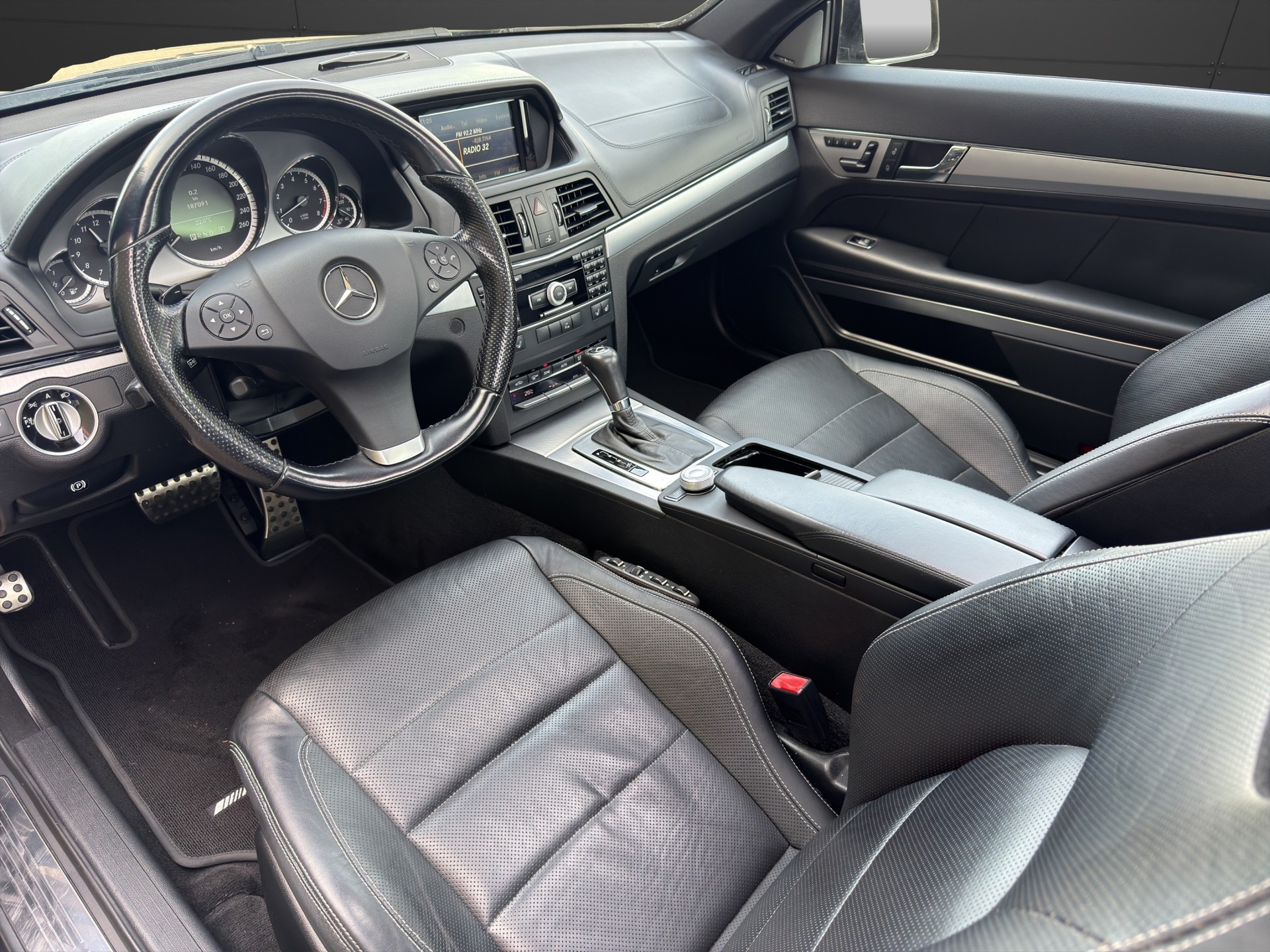 MERCEDES-BENZ E 350 CGI BlueEfficiency 7G-Tronic-image-9