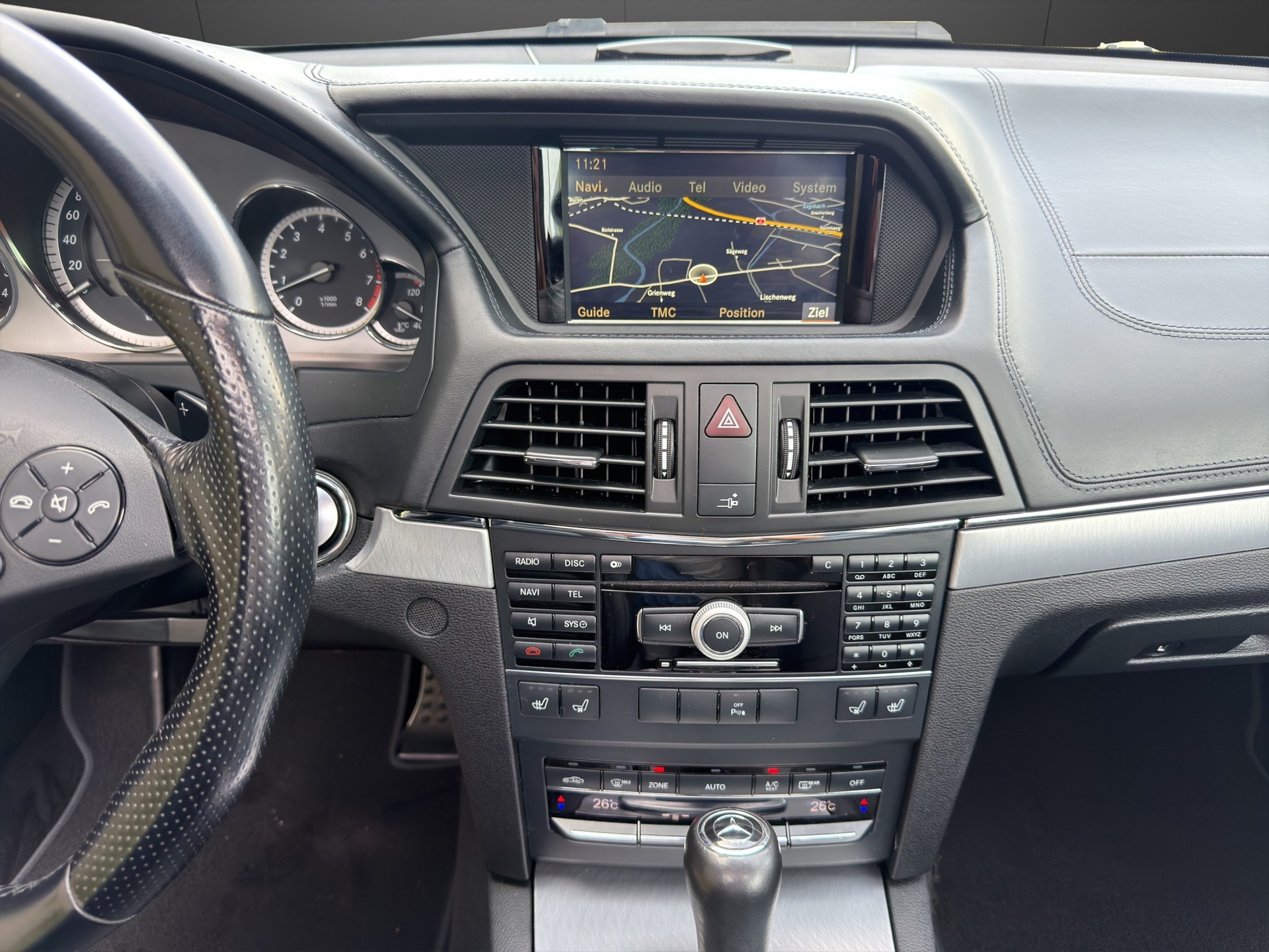 MERCEDES-BENZ E 350 CGI BlueEfficiency 7G-Tronic-image-14
