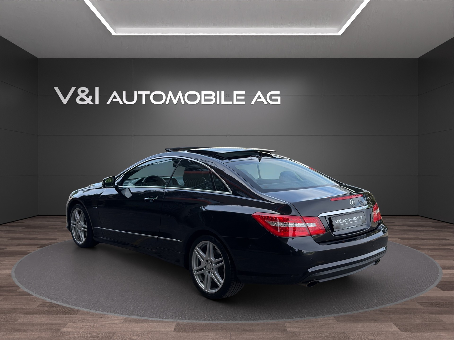 MERCEDES-BENZ E 350 CGI BlueEfficiency 7G-Tronic-image-4