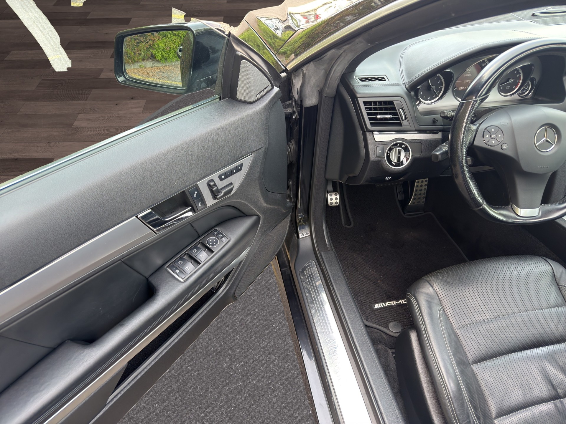 MERCEDES-BENZ E 350 CGI BlueEfficiency 7G-Tronic-image-19