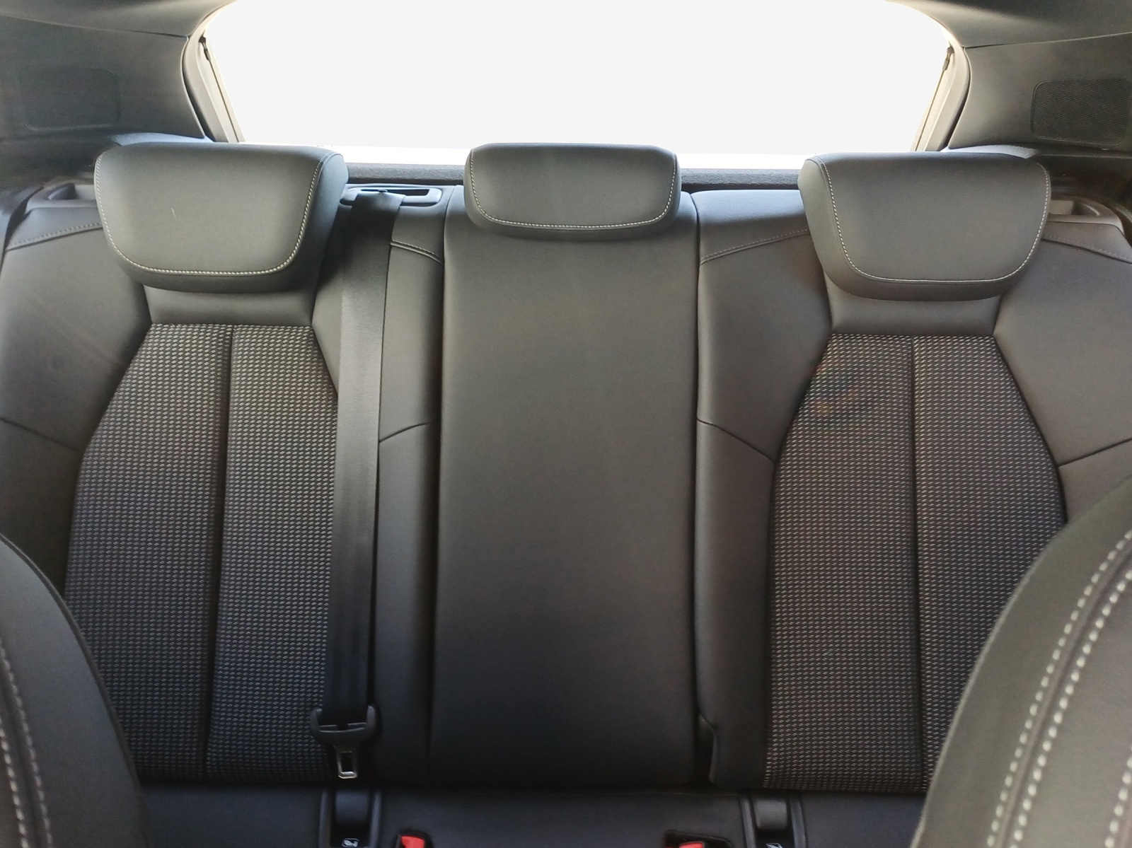AUDI A3 Sportback 35 TFSI S line Attraction S-tronic-image-11