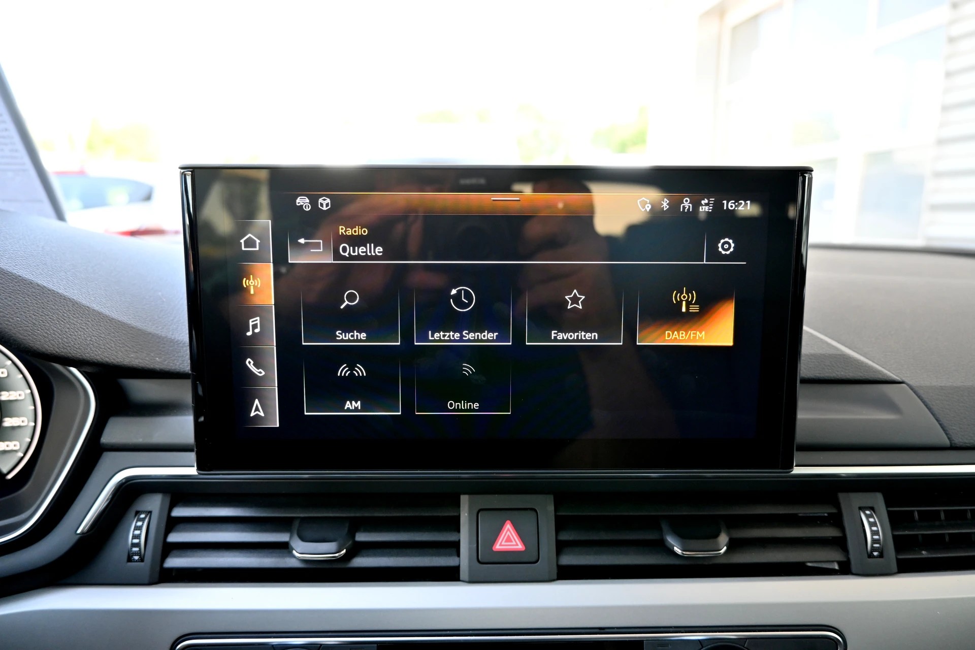 AUDI A4 Avant 40 TDI S line Competition Black quattro S-tronic-image-27