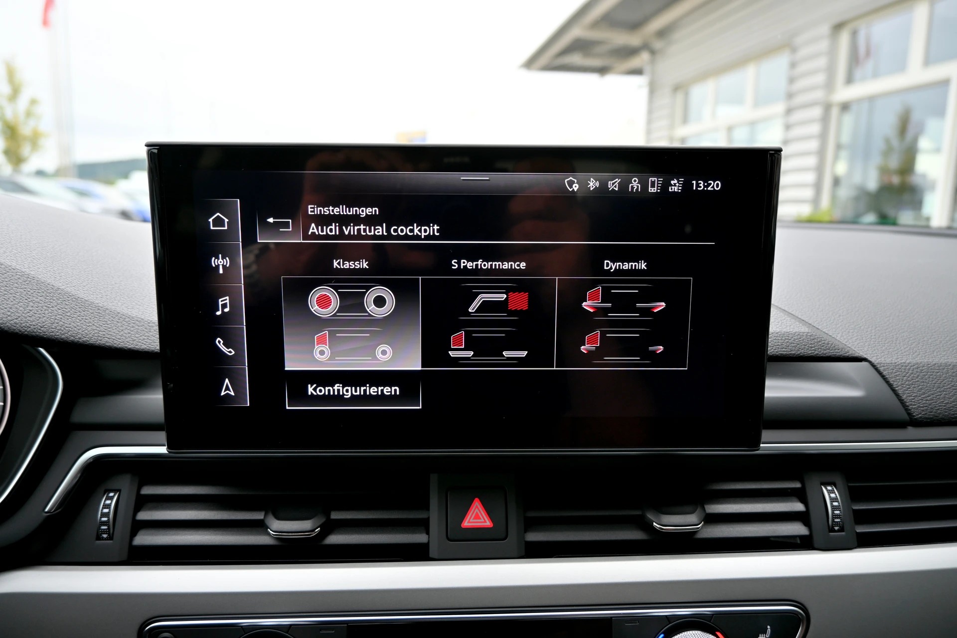 AUDI A4 Avant 40 TDI S line Competition Black quattro S-tronic-image-28