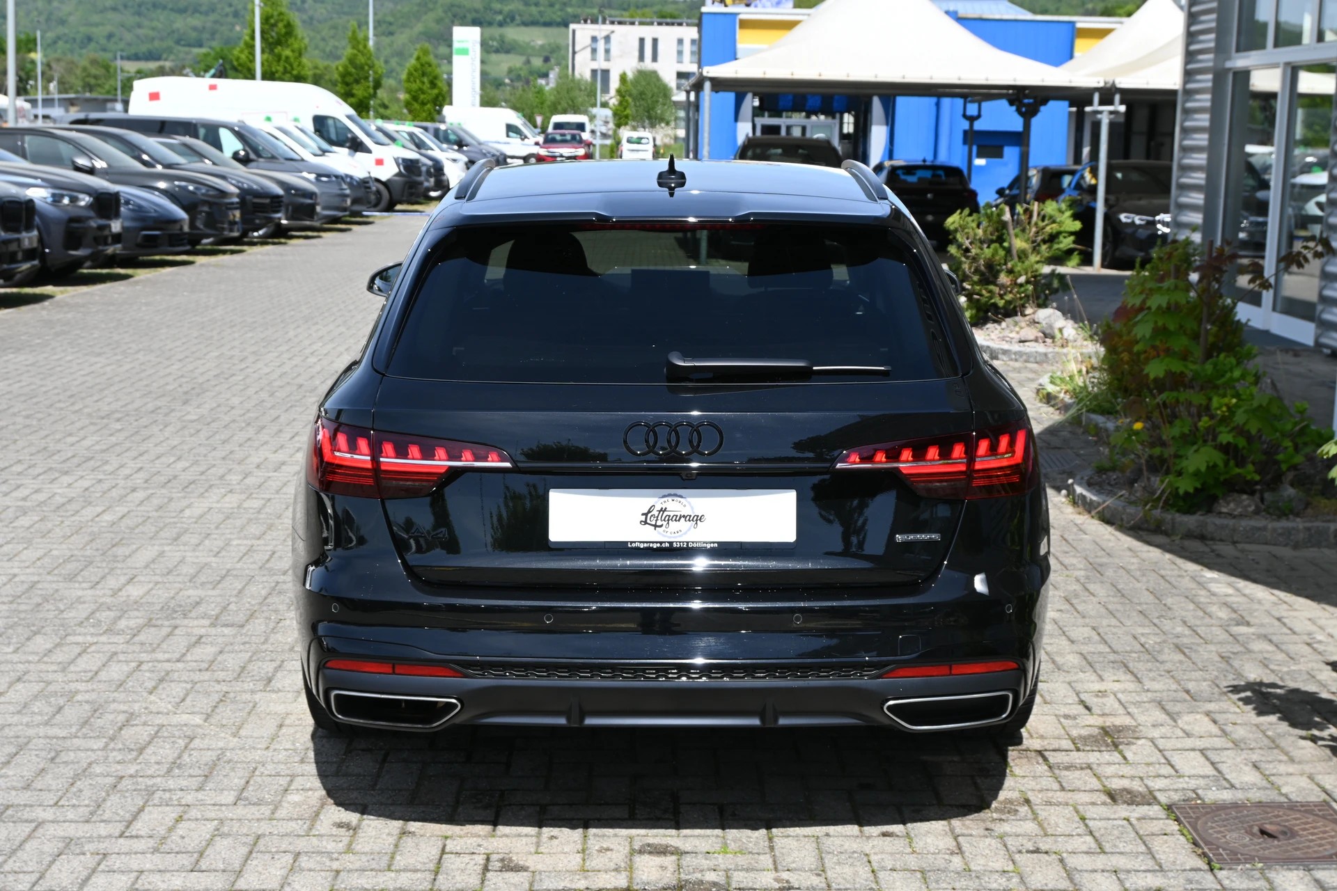 AUDI A4 Avant 40 TDI S line Competition Black quattro S-tronic-image-3