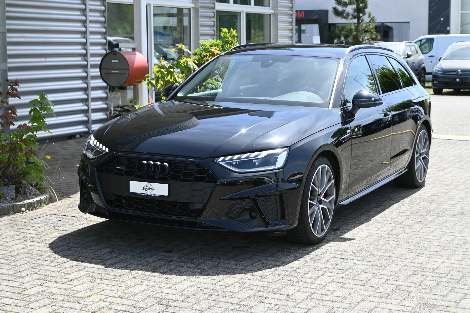 AUDI A4 Avant 40 TDI S line Competition Black quattro S-tronic-image-1