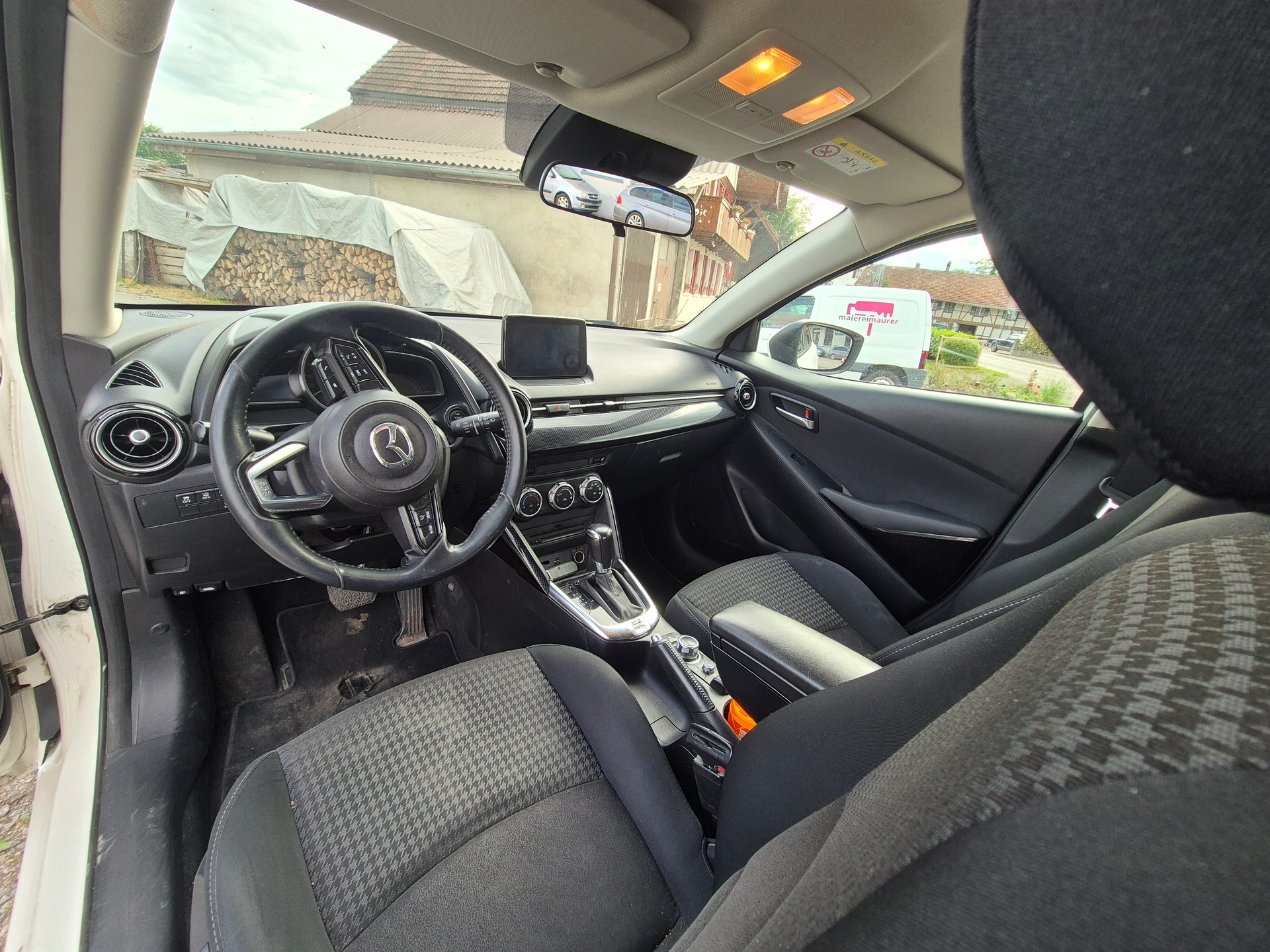 MAZDA 2 SKYACTIV-G 90 MFK Revolution Automat-image-9