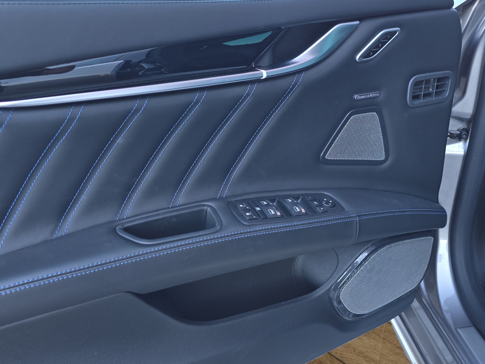 MASERATI Ghibli 2.0 Hybrid GranLuso Automatica-image-19