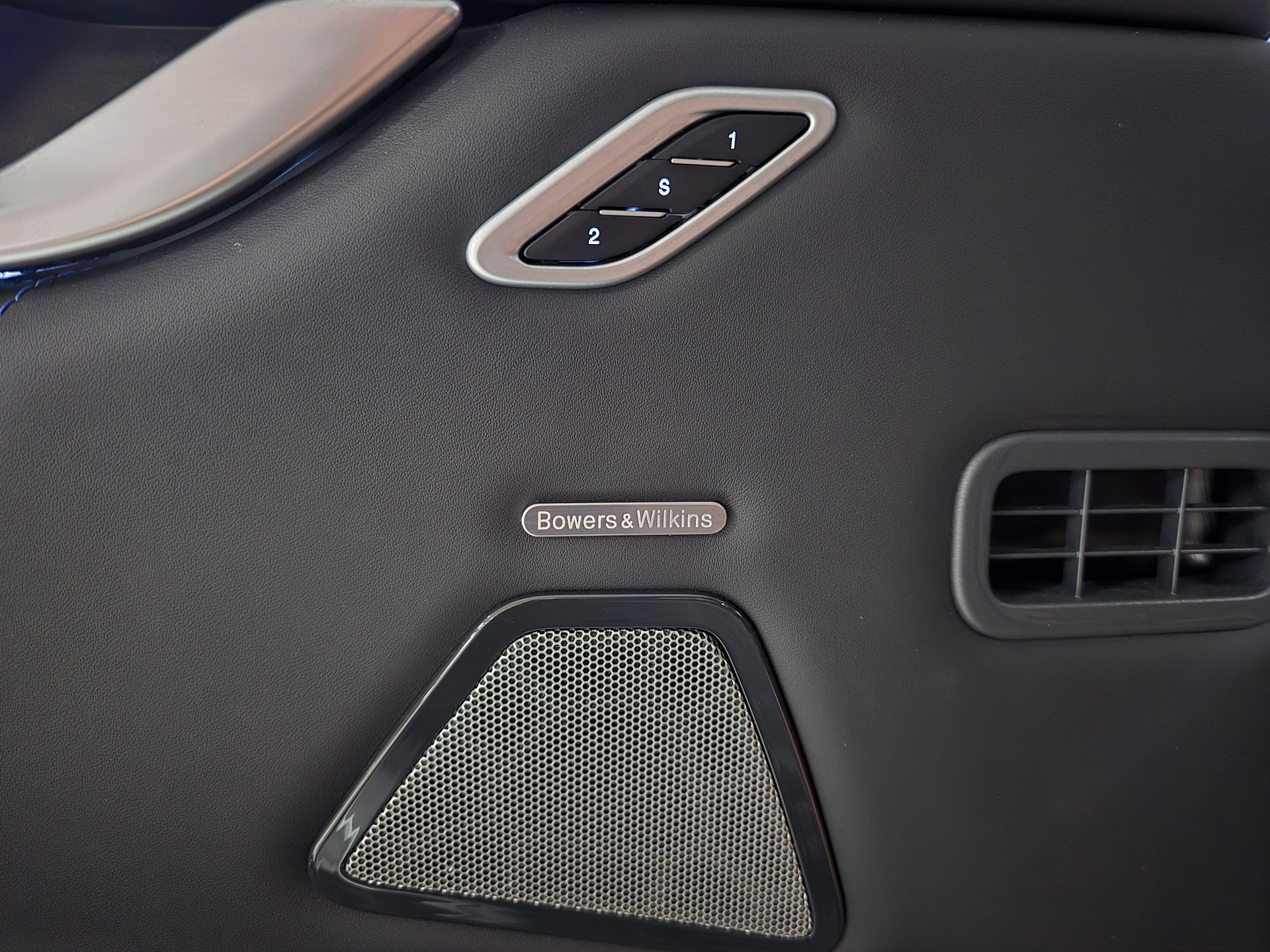MASERATI Ghibli 2.0 Hybrid GranLuso Automatica-image-18