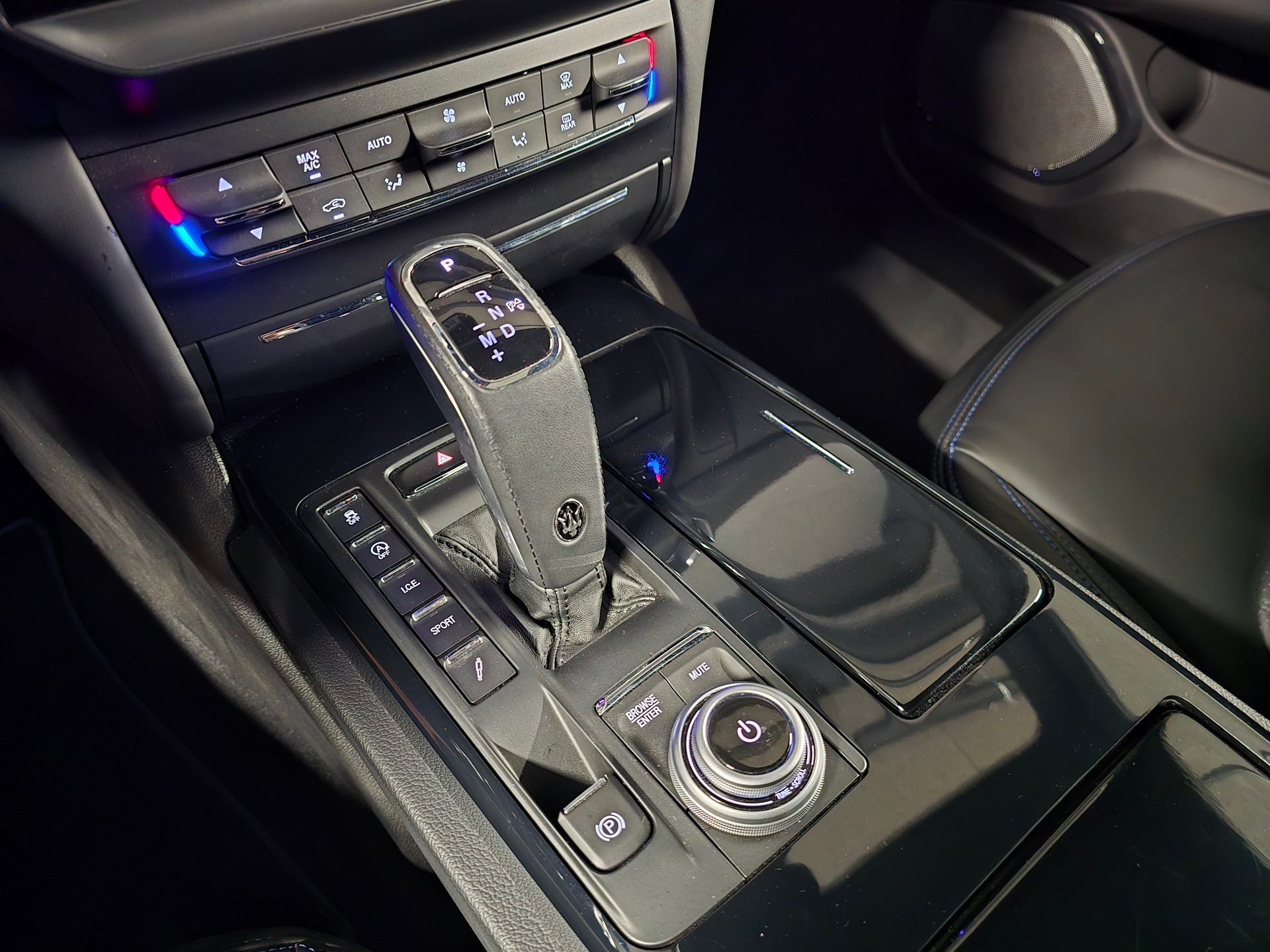 MASERATI Ghibli 2.0 Hybrid GranLuso Automatica-image-17