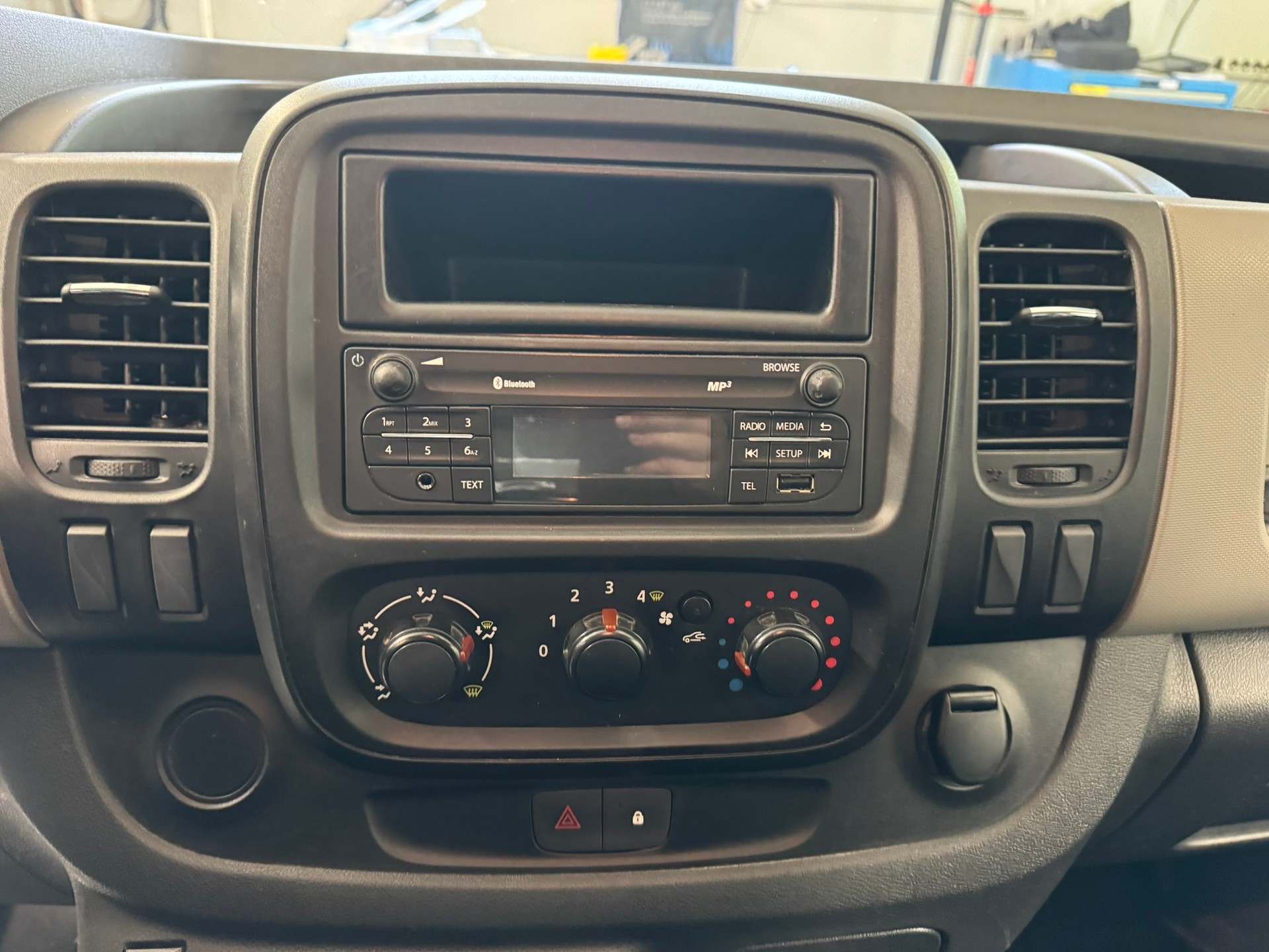 RENAULT Trafic 1.6 dCi 90 2.7t Access L1H1-image-10