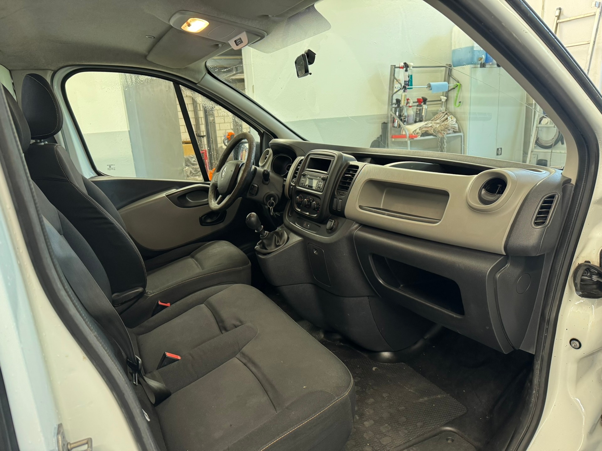 RENAULT Trafic 1.6 dCi 90 2.7t Access L1H1-image-8
