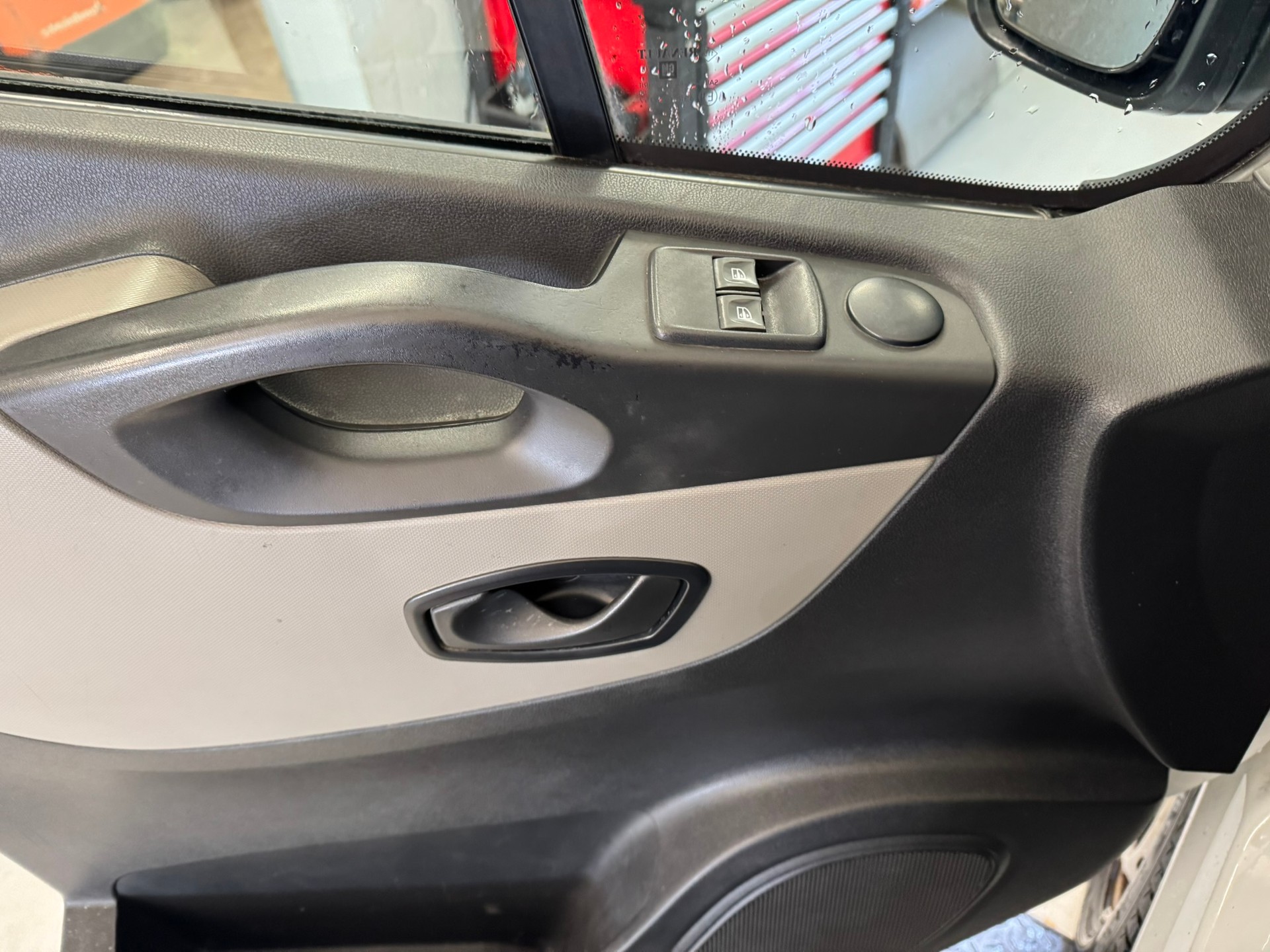 RENAULT Trafic 1.6 dCi 90 2.7t Access L1H1-image-9