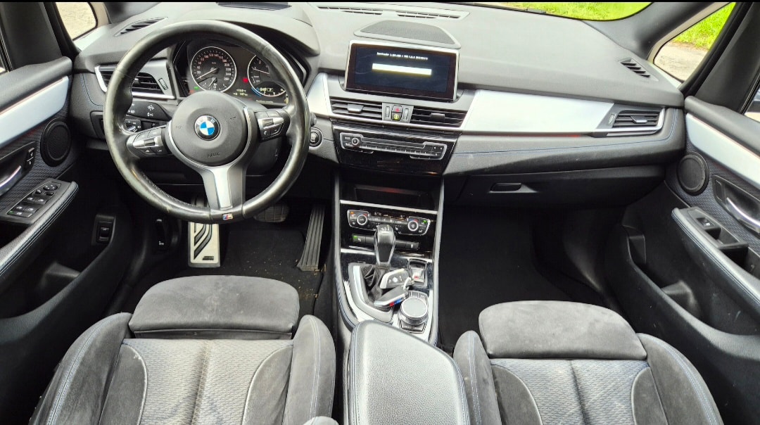 BMW 218i Gran Tourer Sport Line Steptronic-image-10