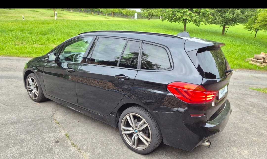 BMW 218i Gran Tourer Sport Line Steptronic-image-2