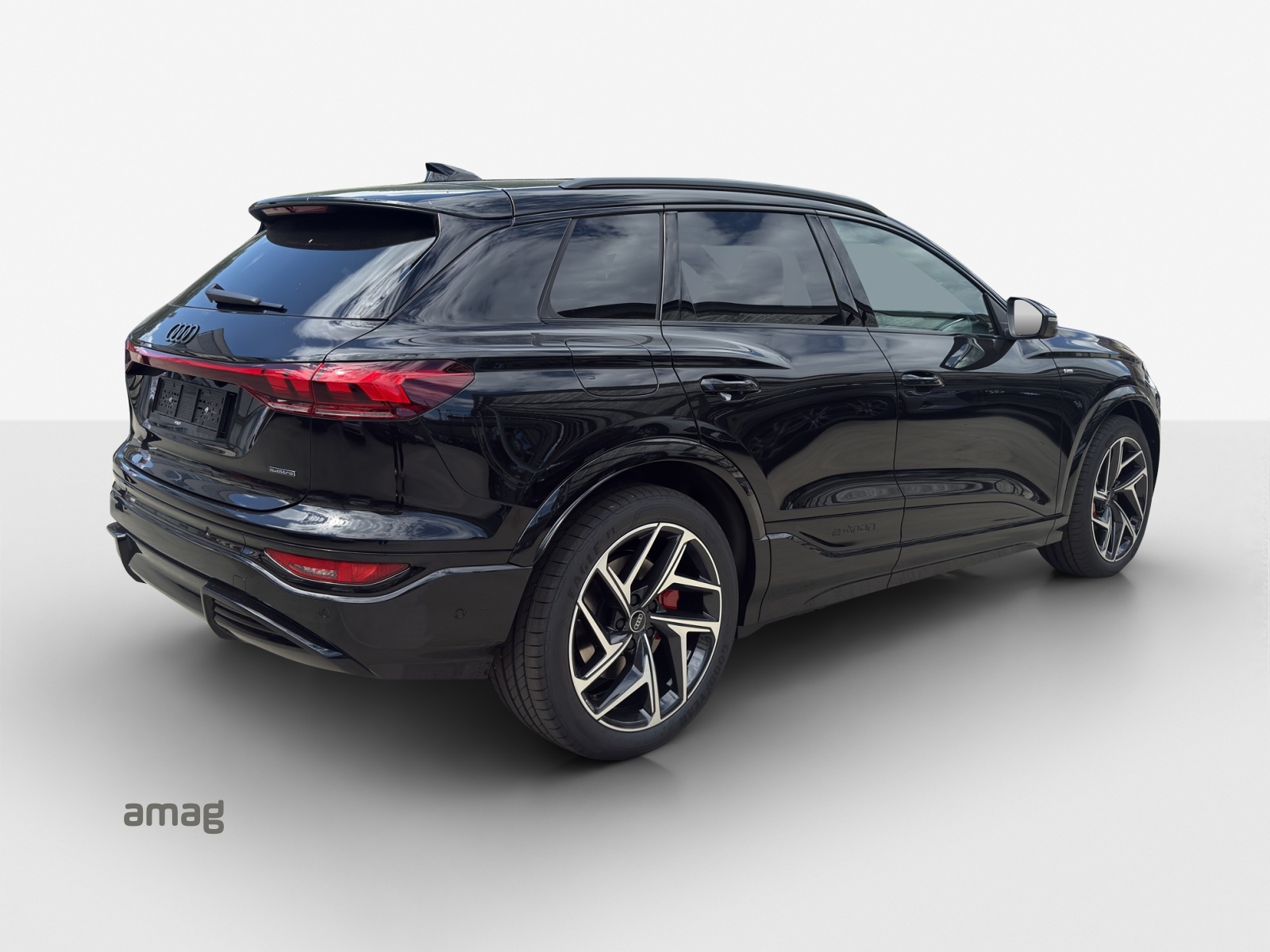 AUDI Q6 e-tron quattro-image-4