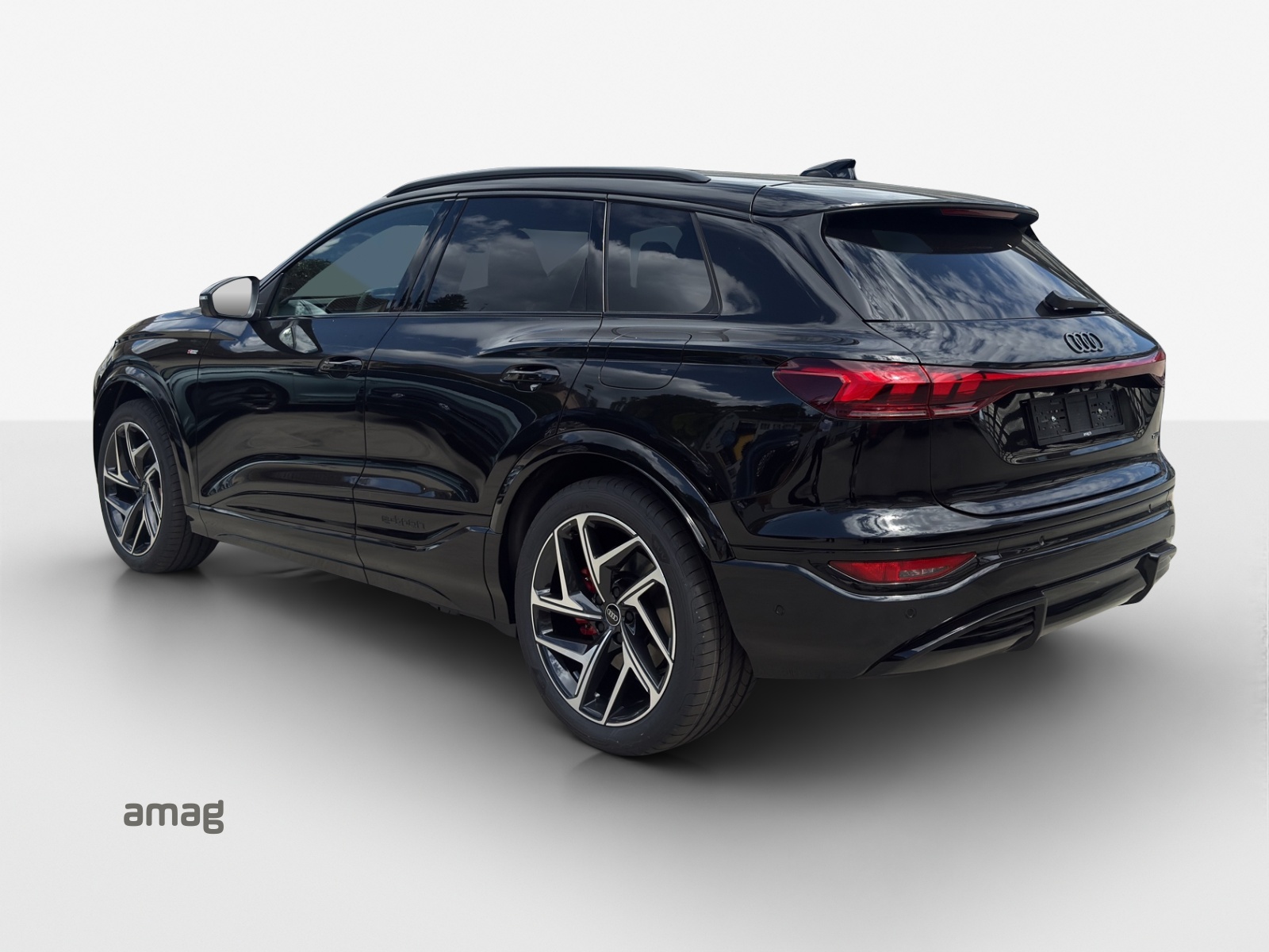 AUDI Q6 e-tron quattro-image-2