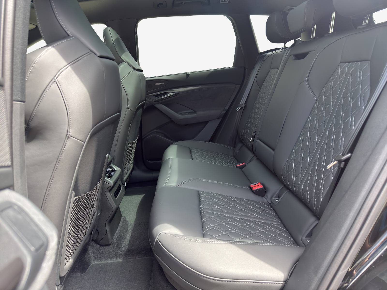 AUDI Q6 e-tron quattro-image-11