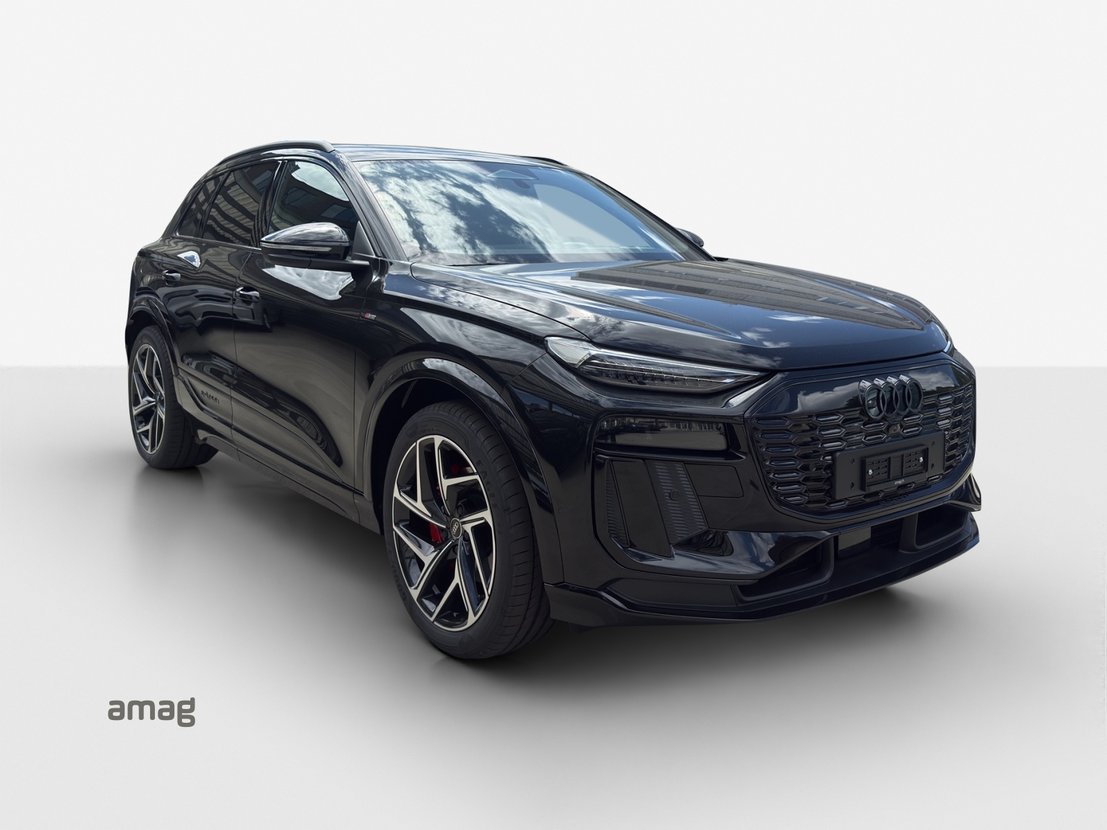 AUDI Q6 e-tron quattro-image-5