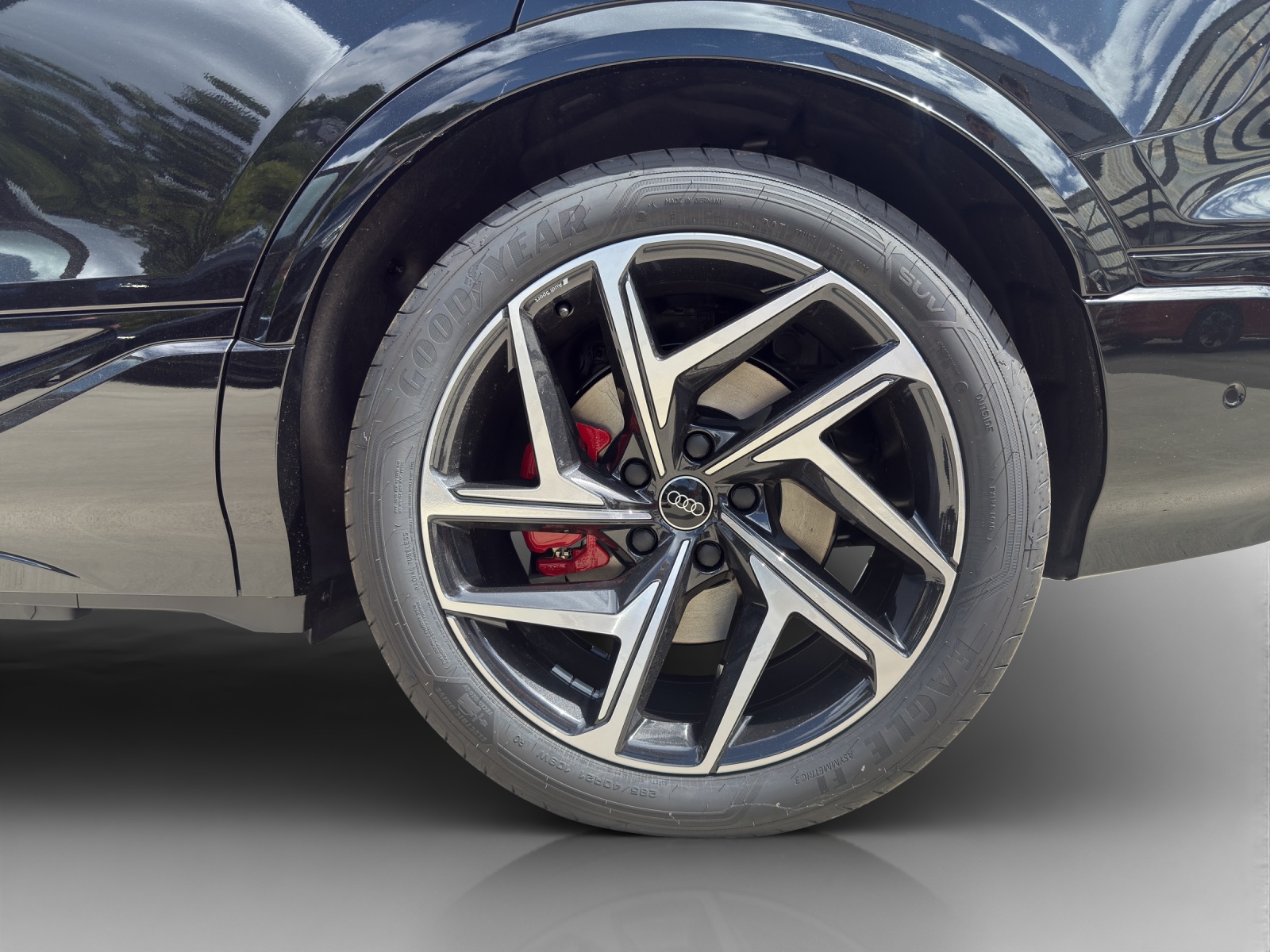 AUDI Q6 e-tron quattro-image-13