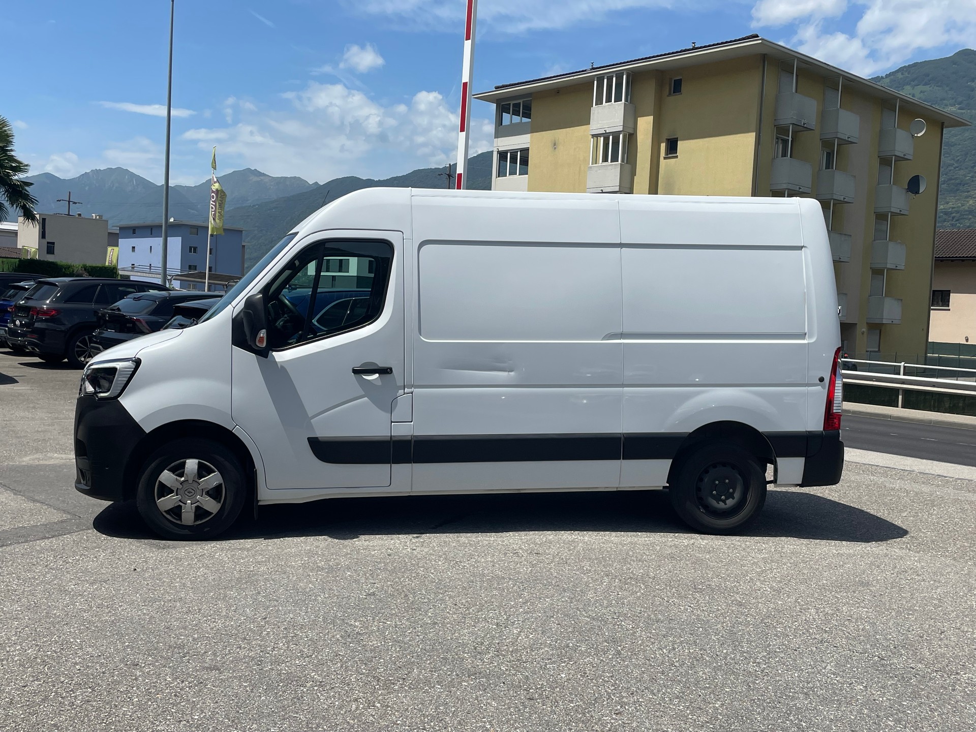 RENAULT Master T35 2.3 Blue dCi 135 L2H2-image-4