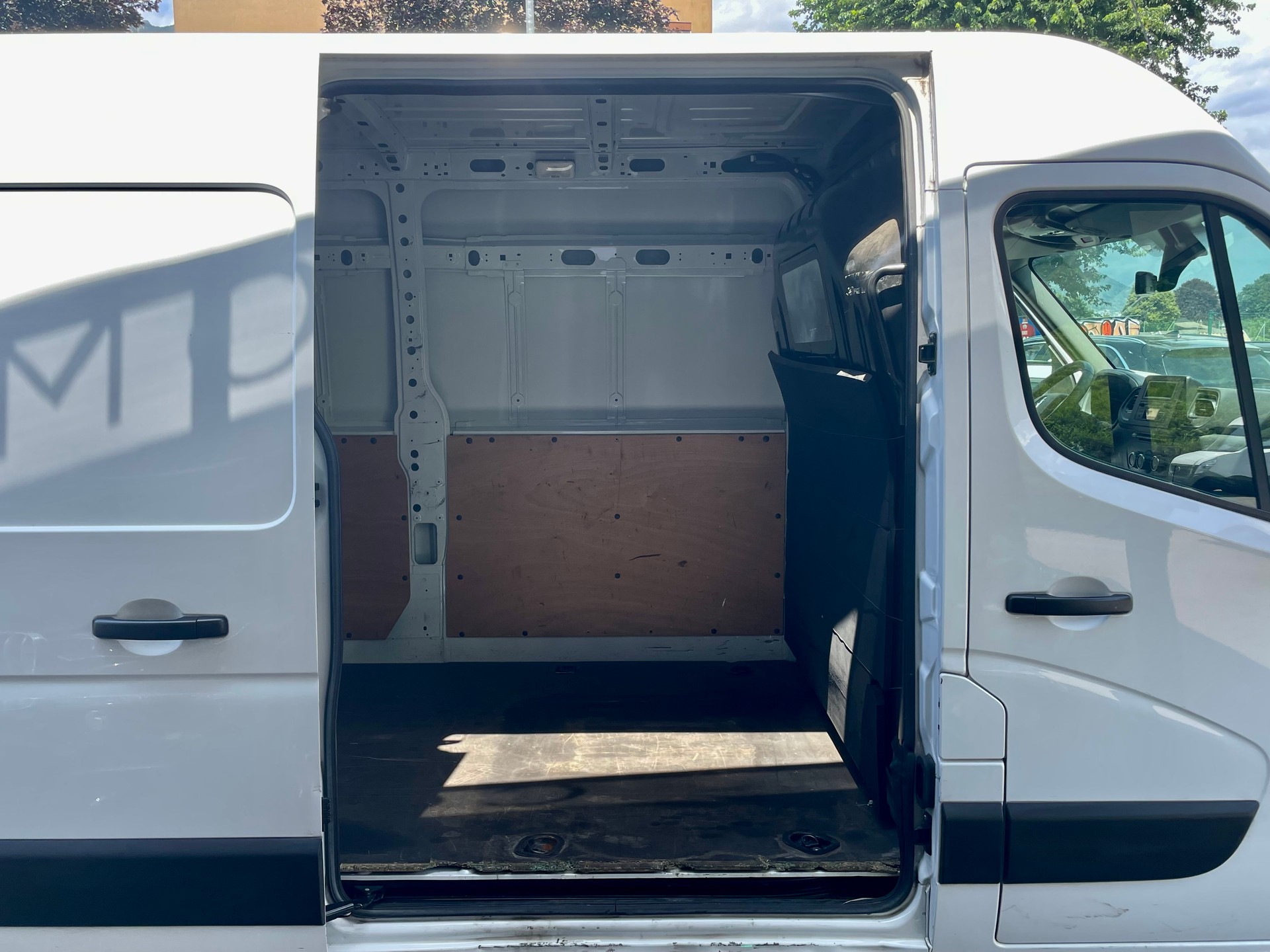 RENAULT Master T35 2.3 Blue dCi 135 L2H2-image-10