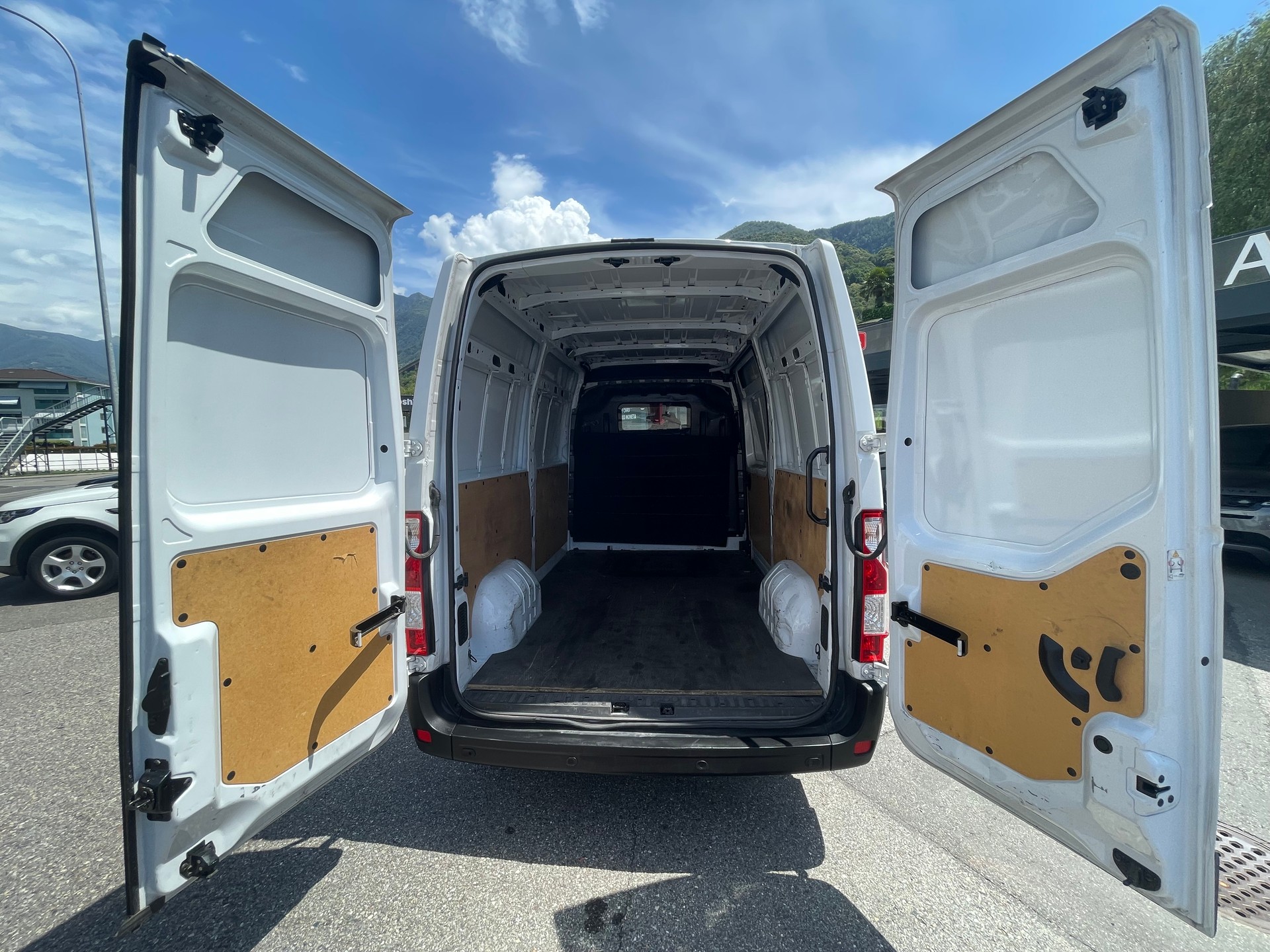 RENAULT Master T35 2.3 Blue dCi 135 L2H2-image-7
