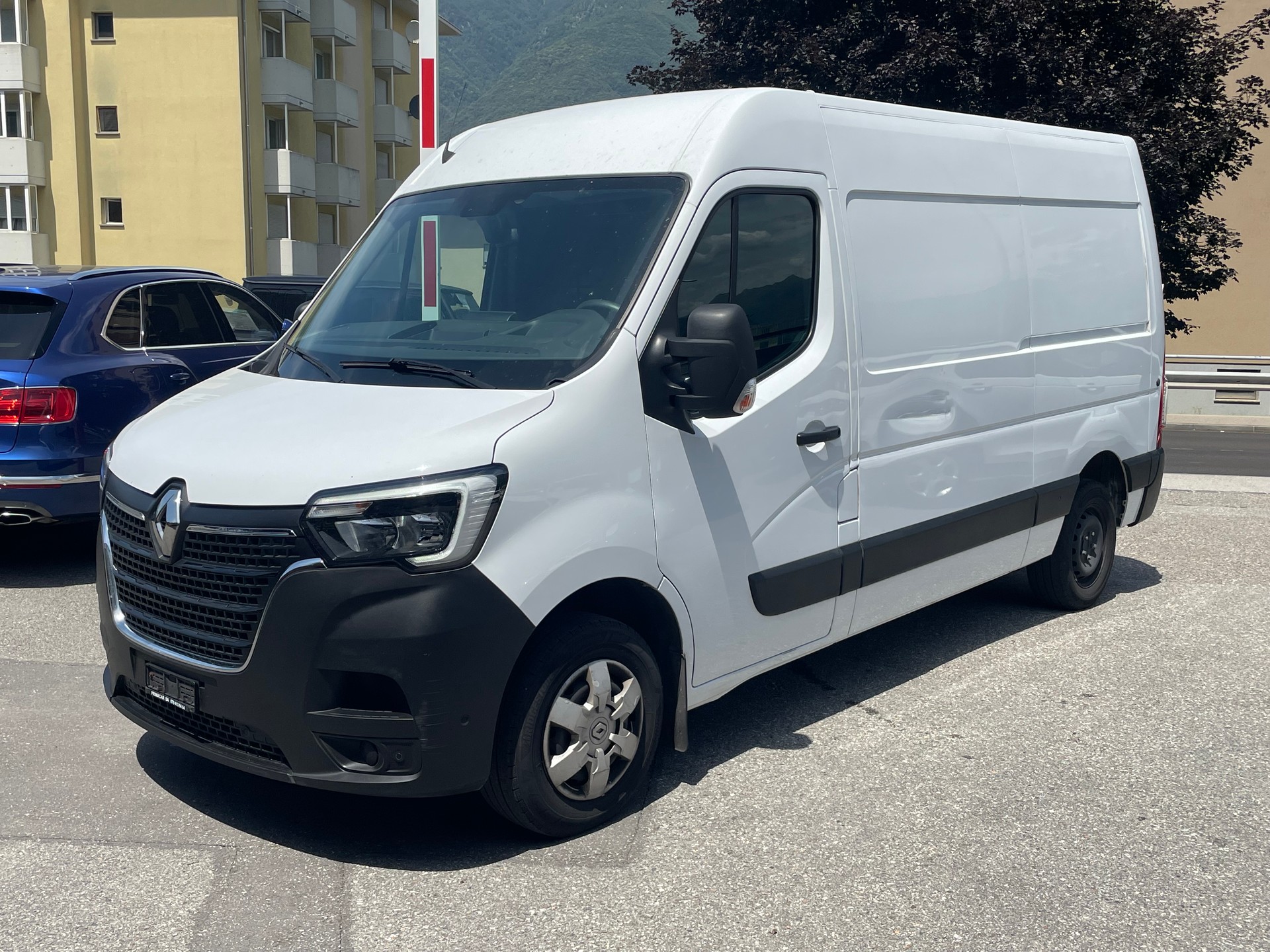 RENAULT Master T35 2.3 Blue dCi 135 L2H2-image-1